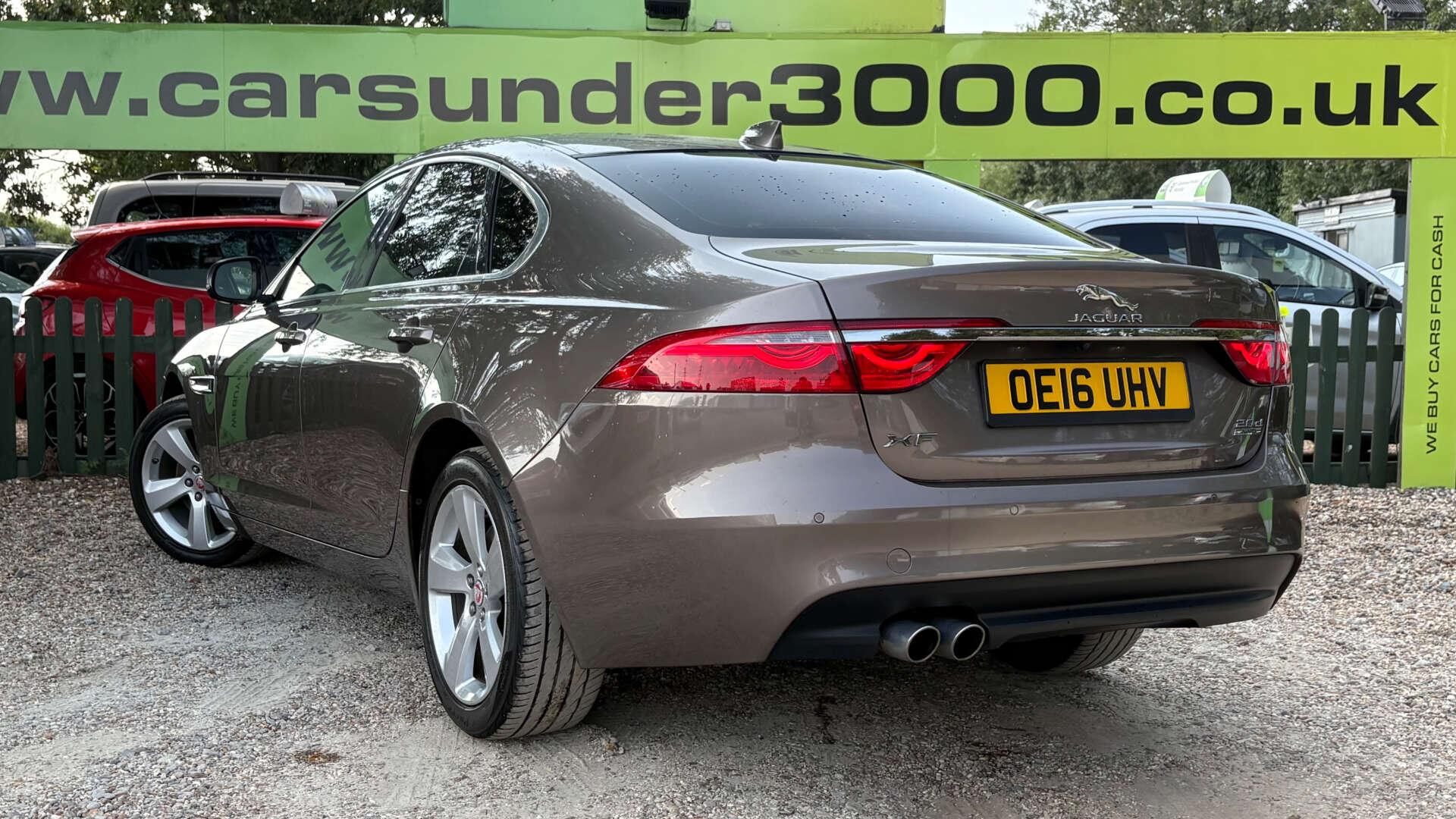 Jaguar XF view 4