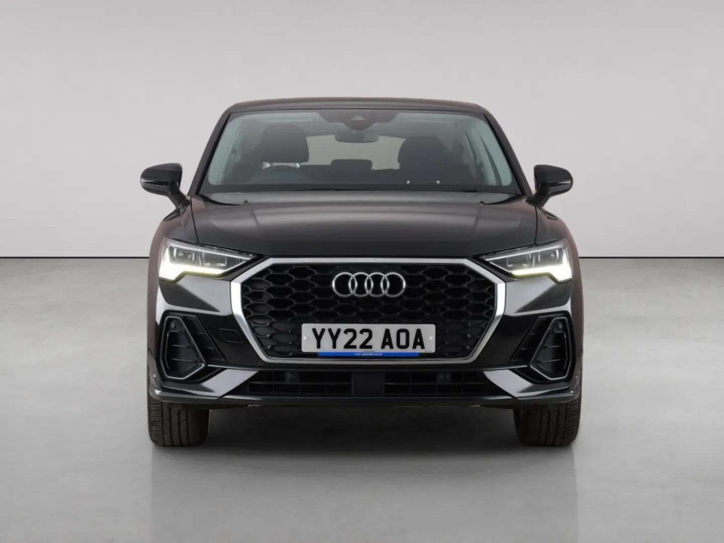Audi Q3 view 5