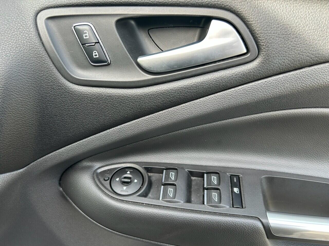 Ford Kuga view 28