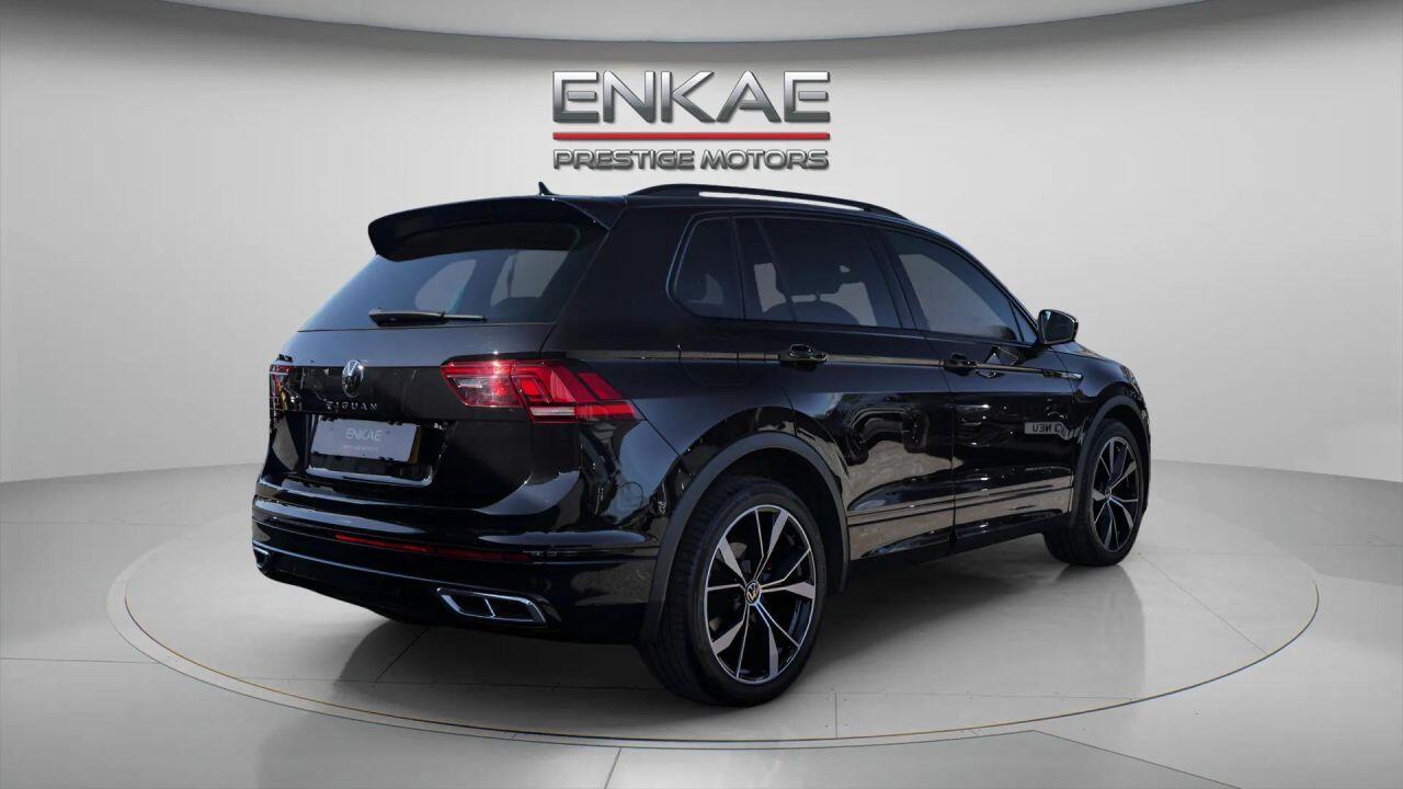 Volkswagen Tiguan view 4