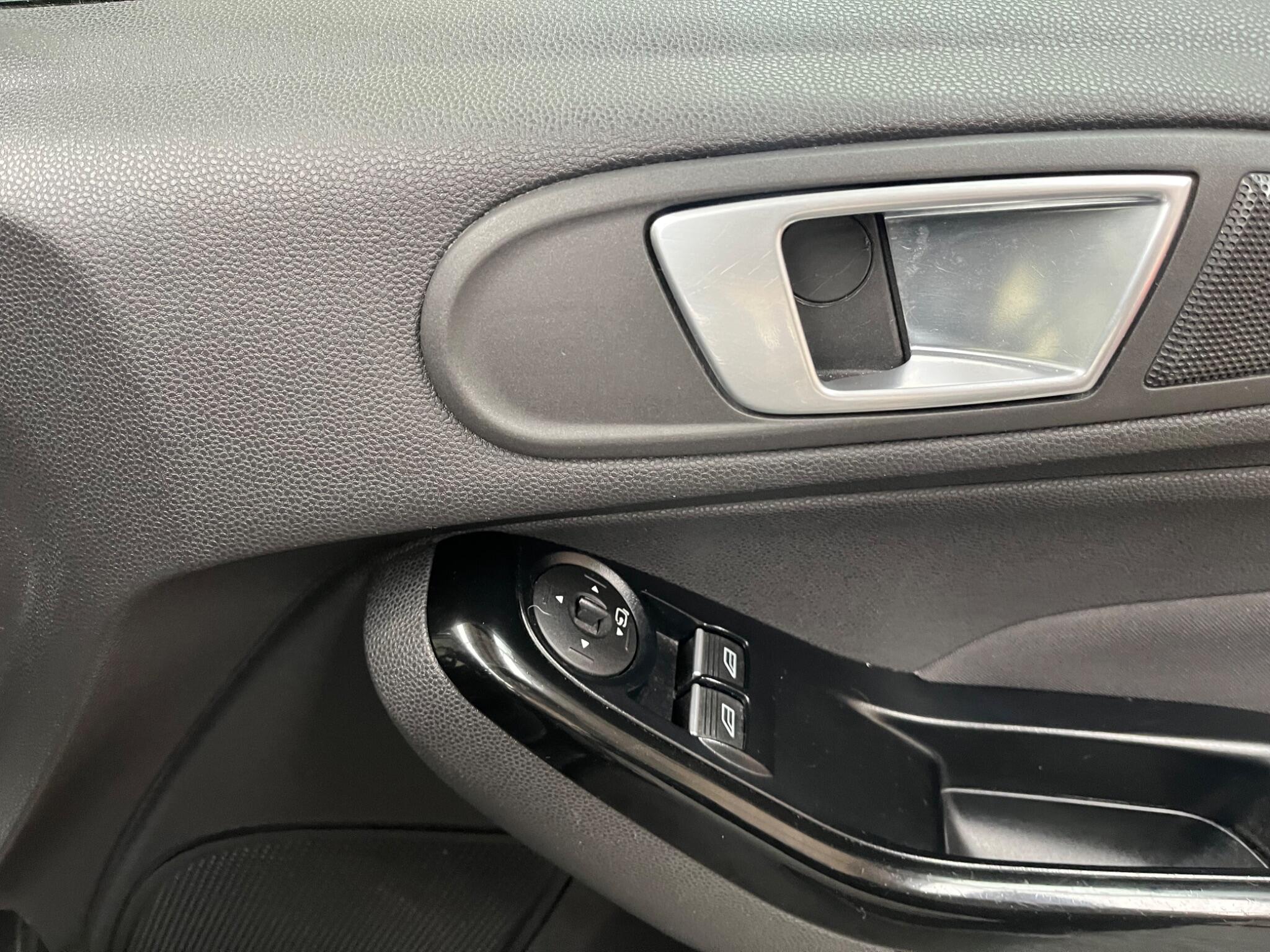 Ford Fiesta view 32