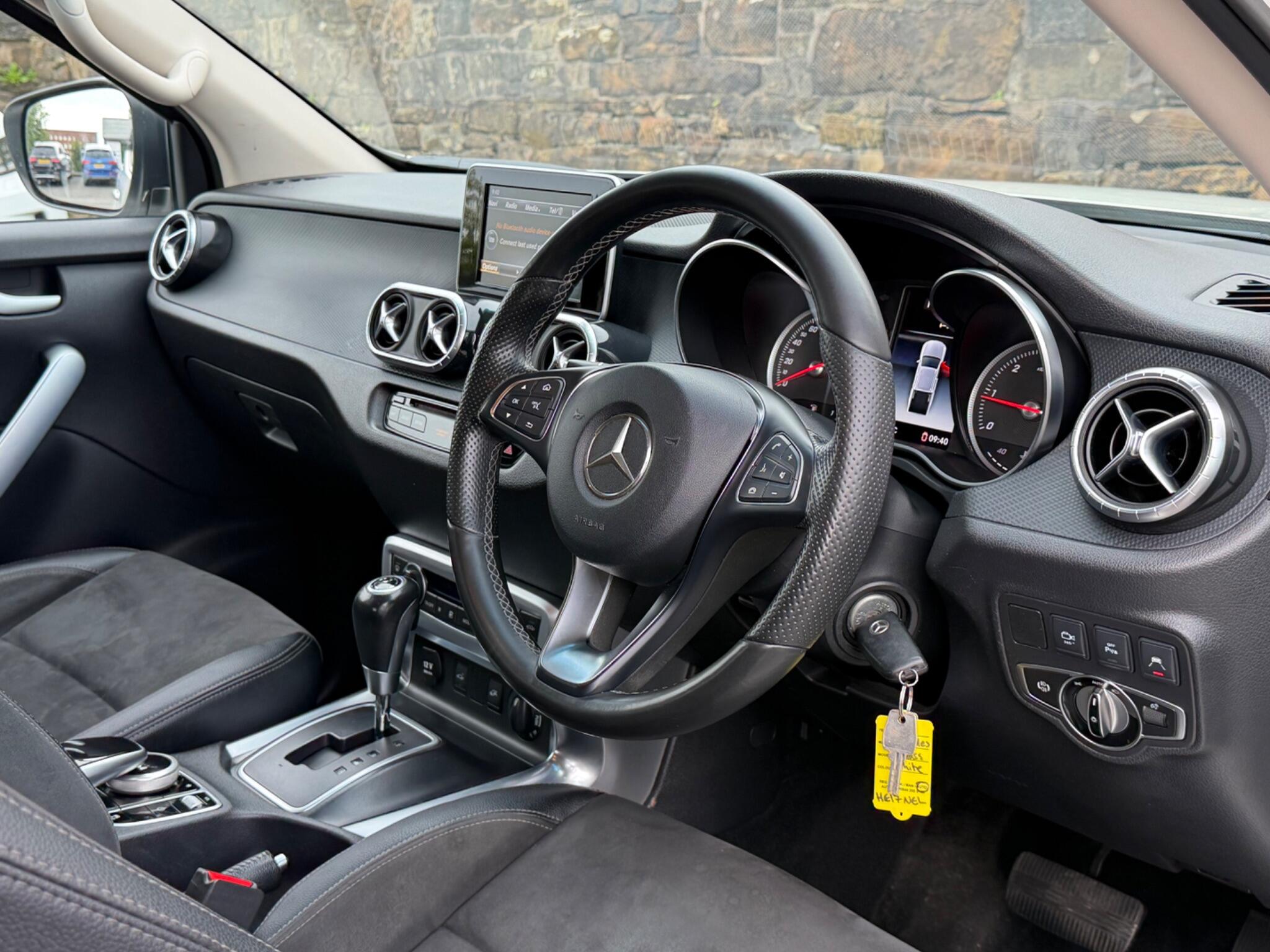 Mercedes-Benz X-Class view 11