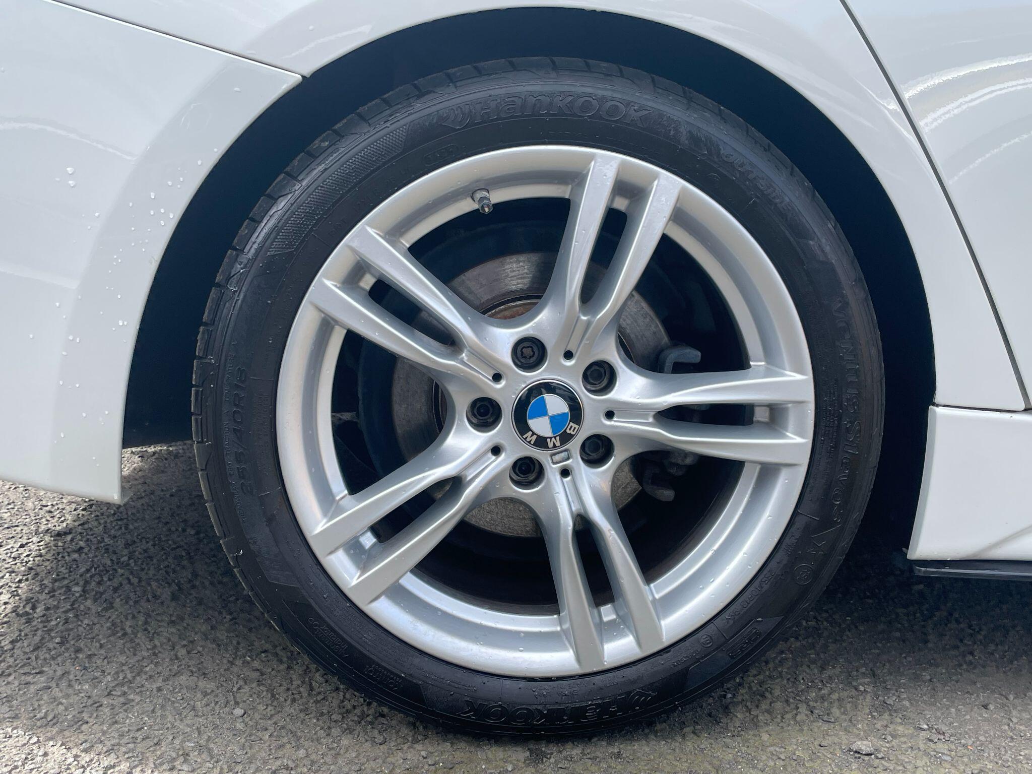 BMW 3 Series view 14
