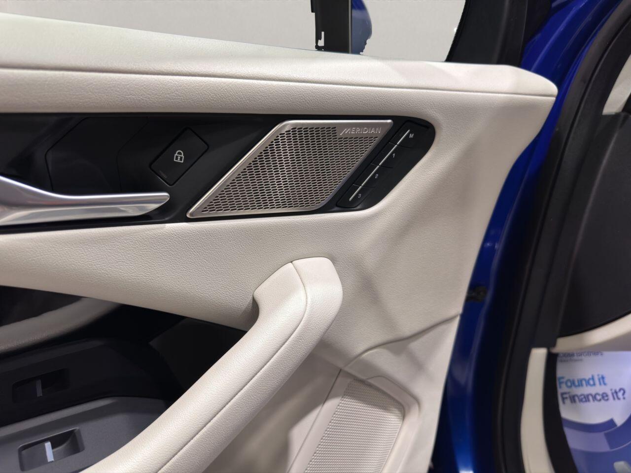 Jaguar I-Pace view 32