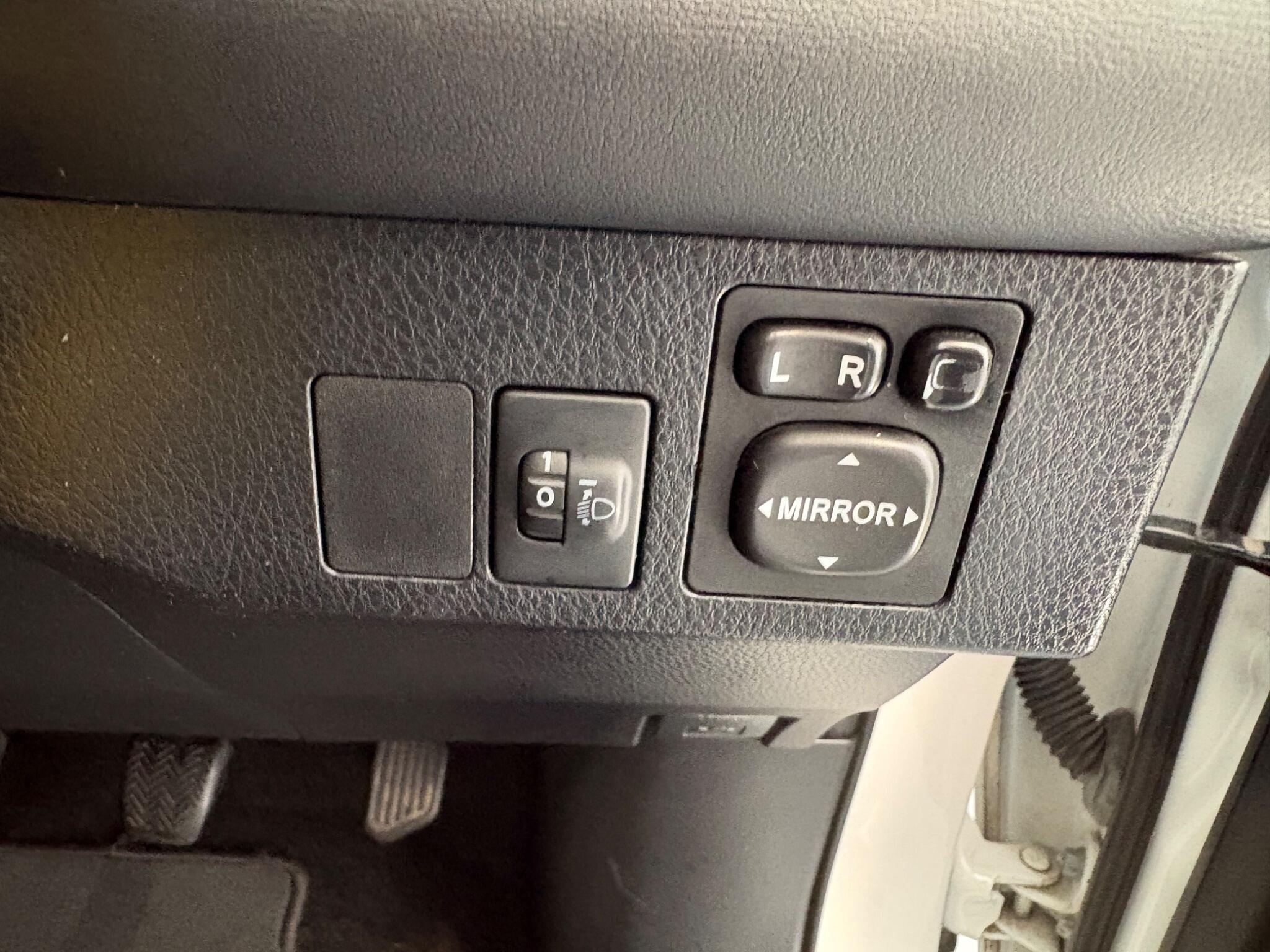 Toyota RAV4 view 9