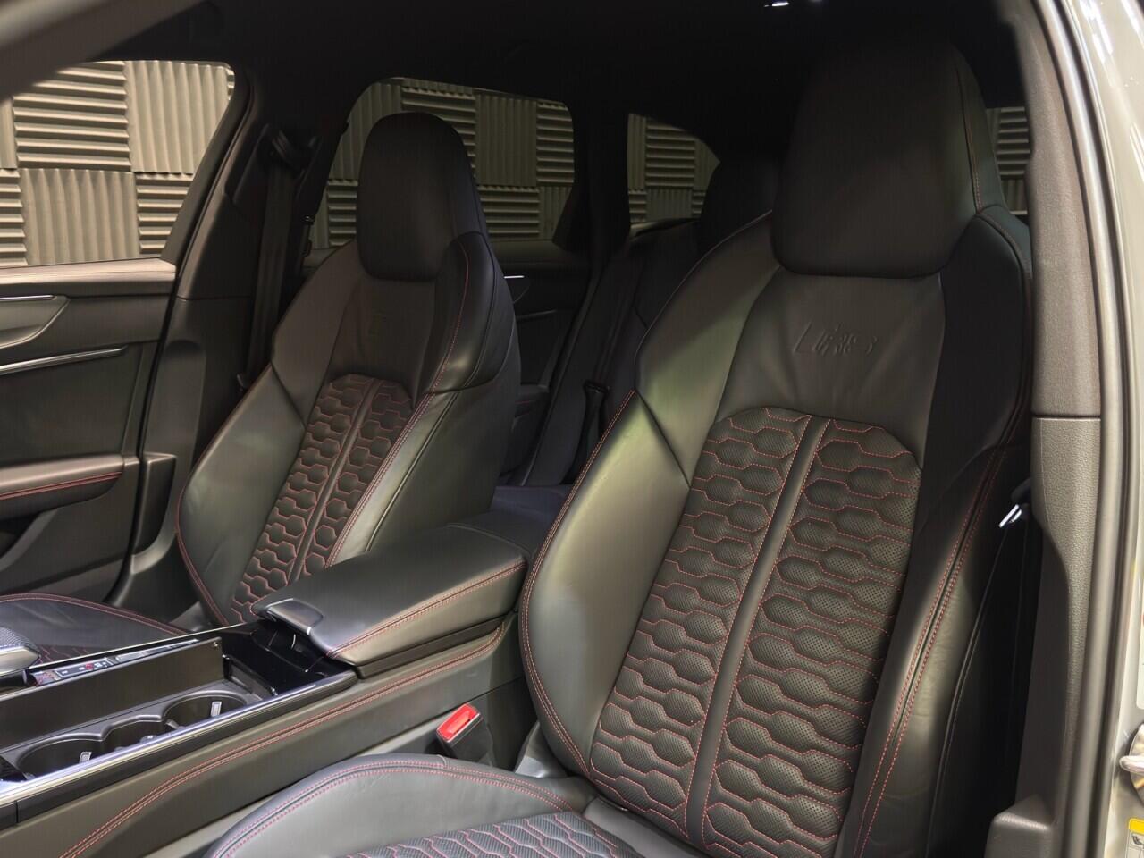 Audi RS6 Avant view 28