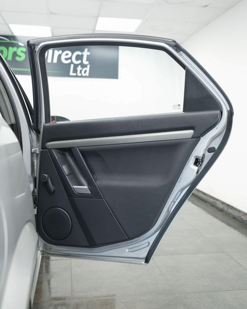 Vauxhall Vectra view 17