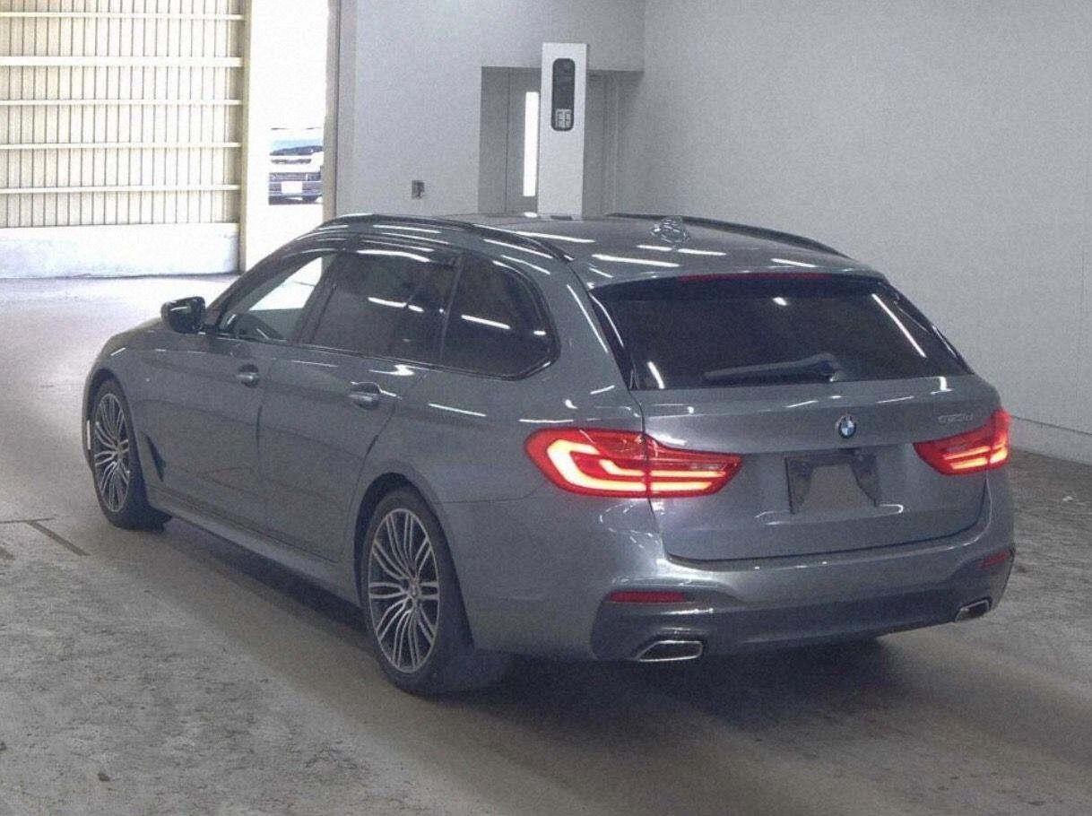 BMW 5 Series view 3
