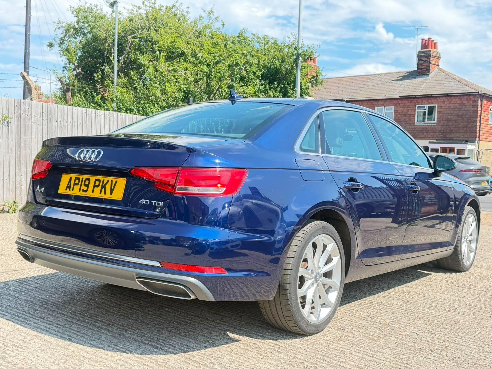Audi A4 view 8