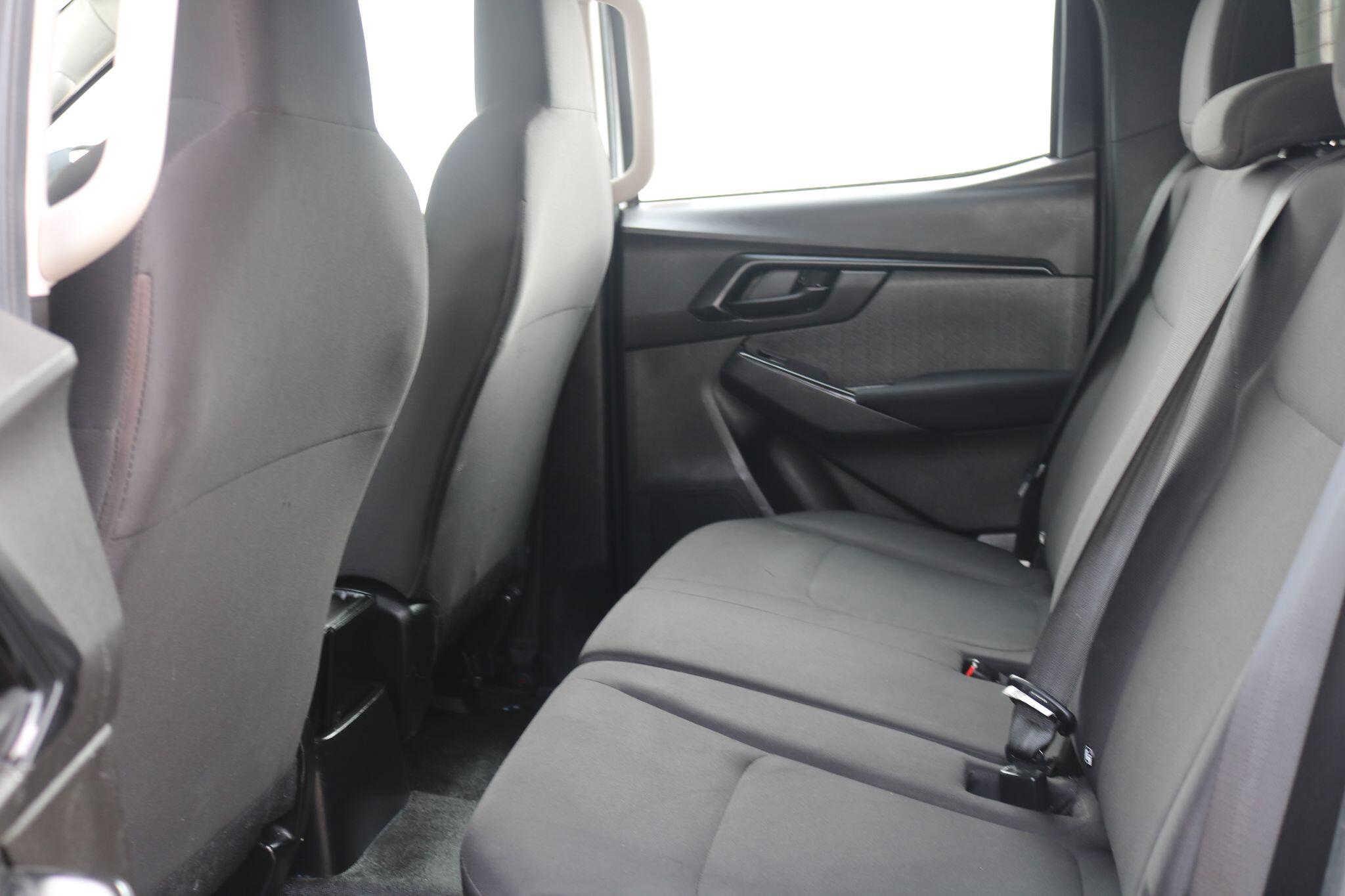 Isuzu D-Max view 10