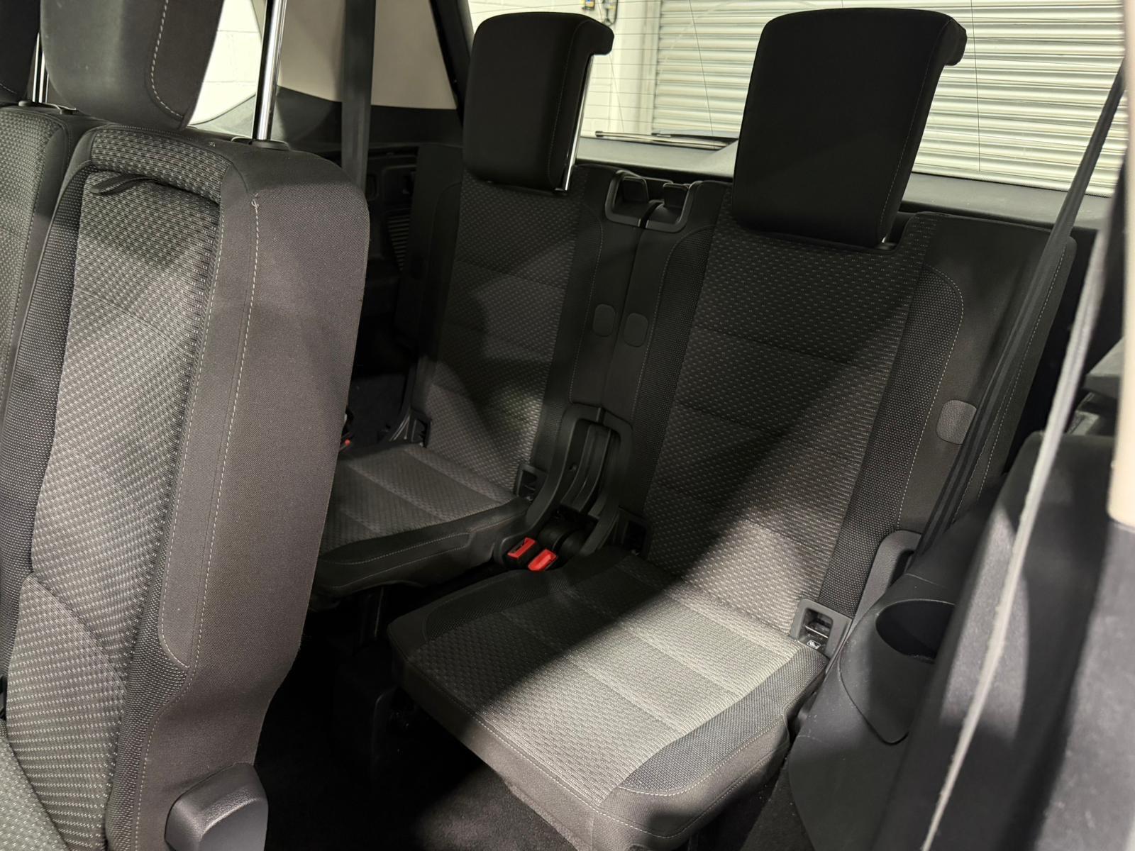 Volkswagen Touran view 20