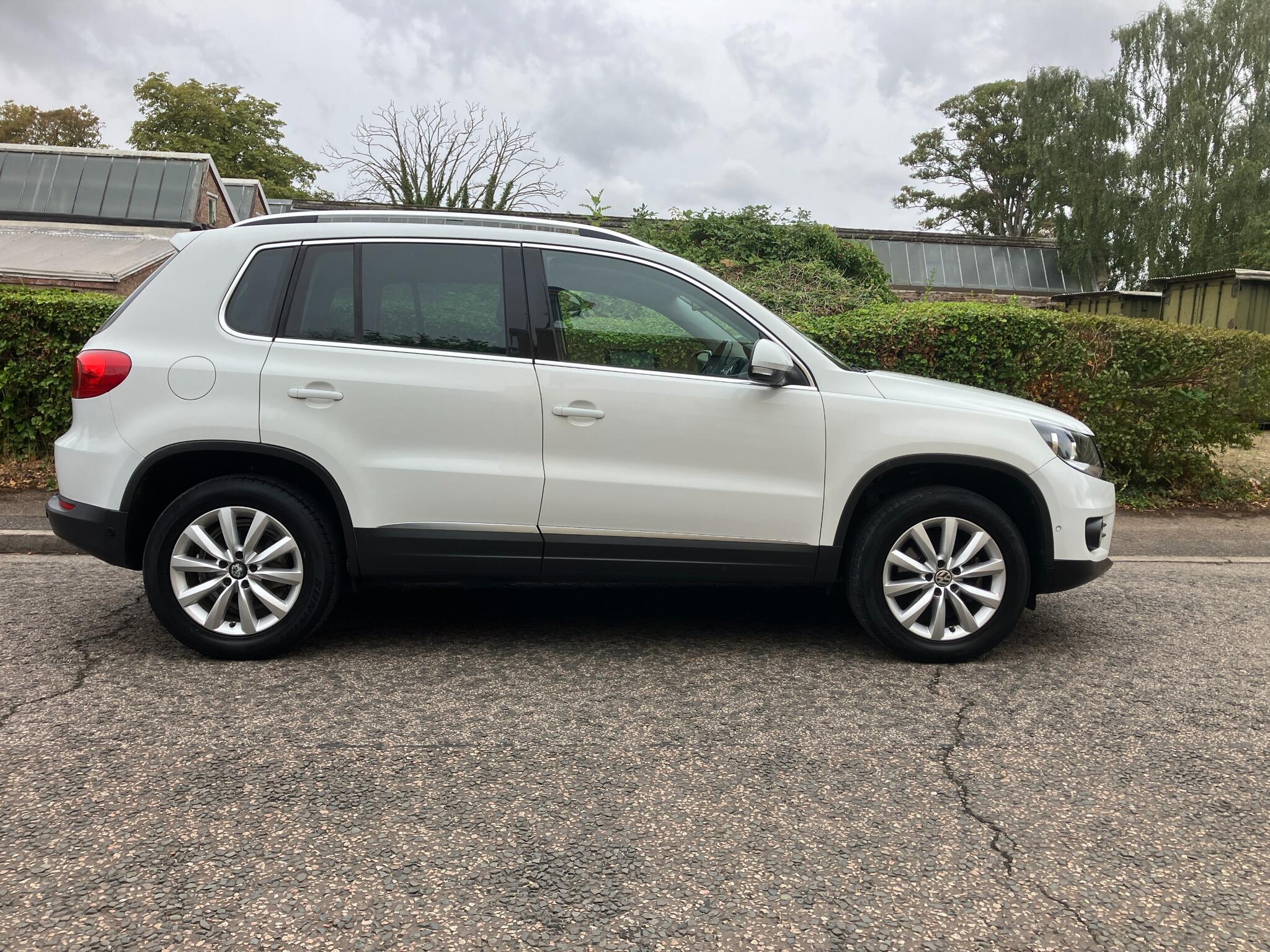 Volkswagen Tiguan view 8