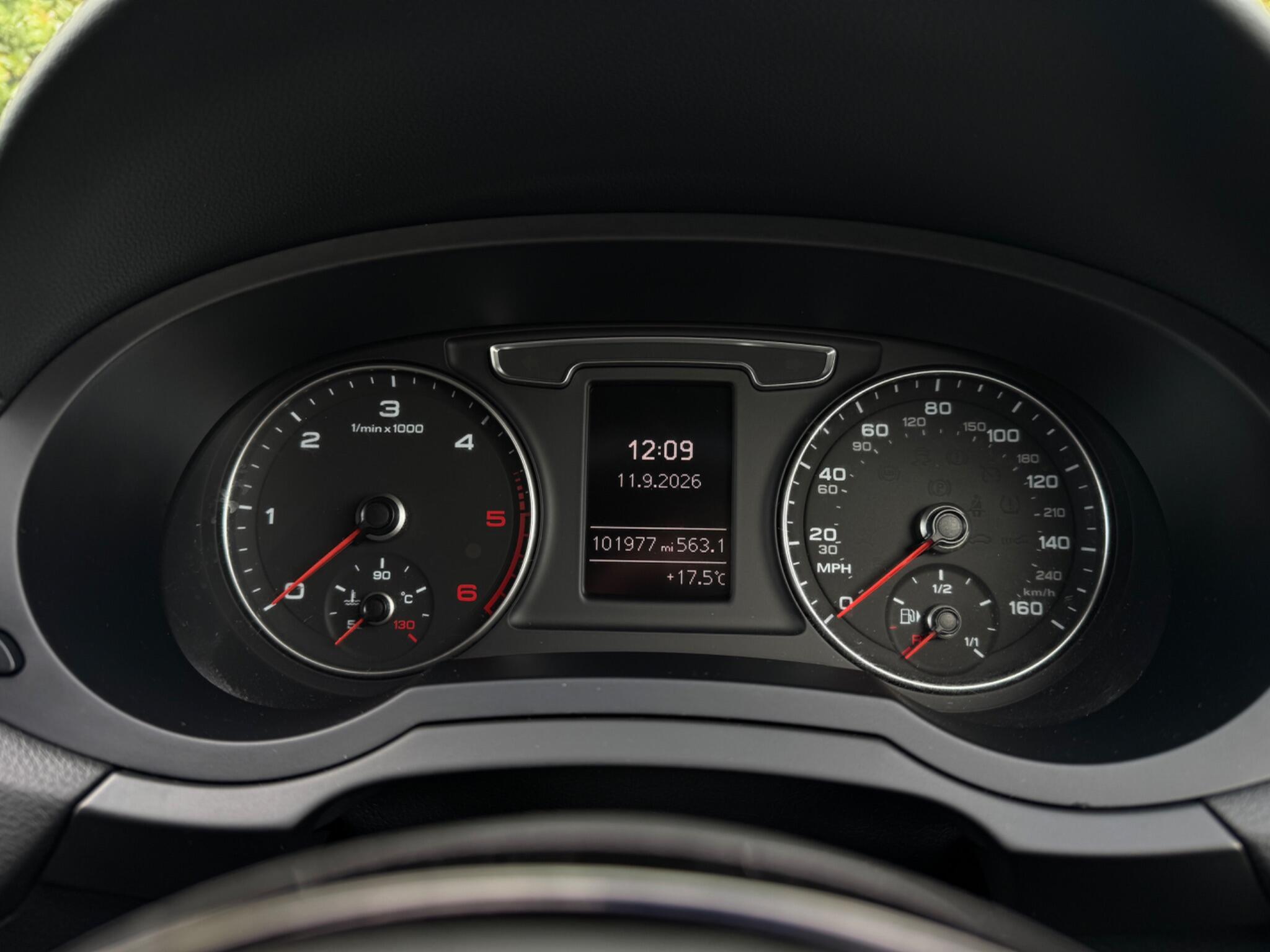 Audi Q3 view 26
