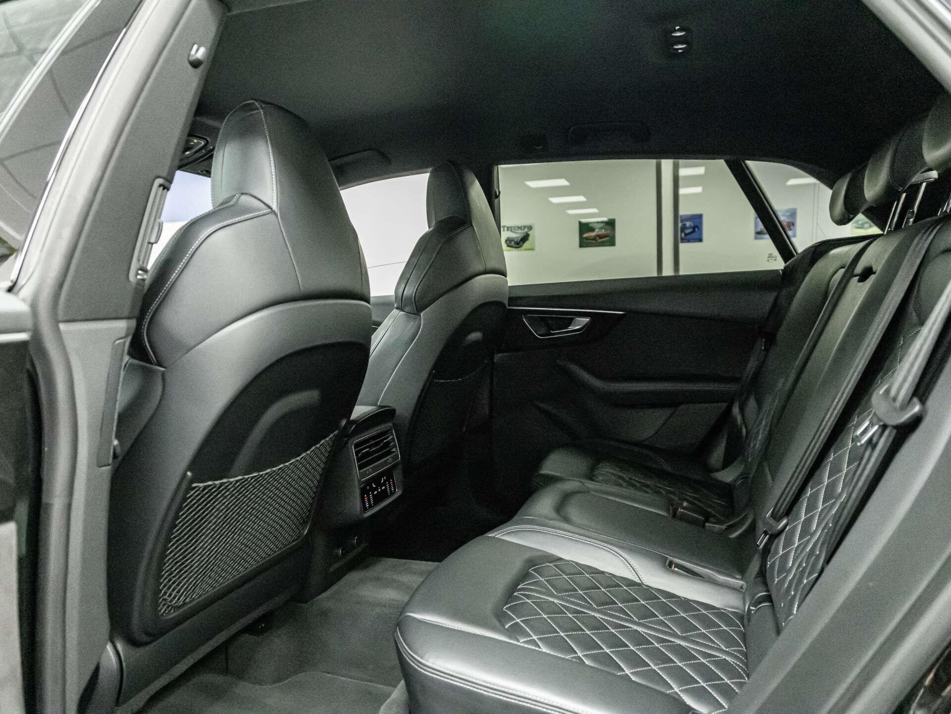 Audi SQ8 view 65