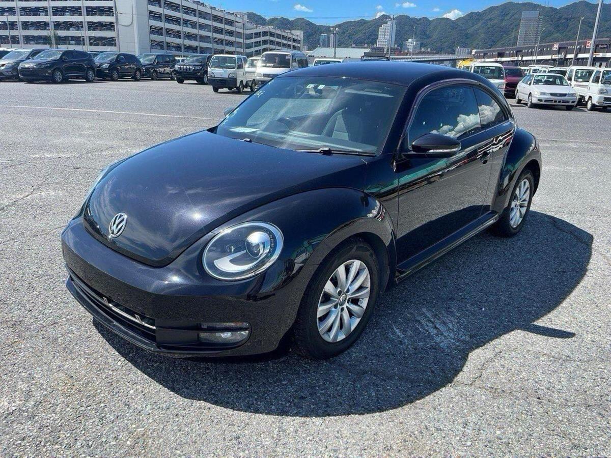 Volkswagen Beetle view 3
