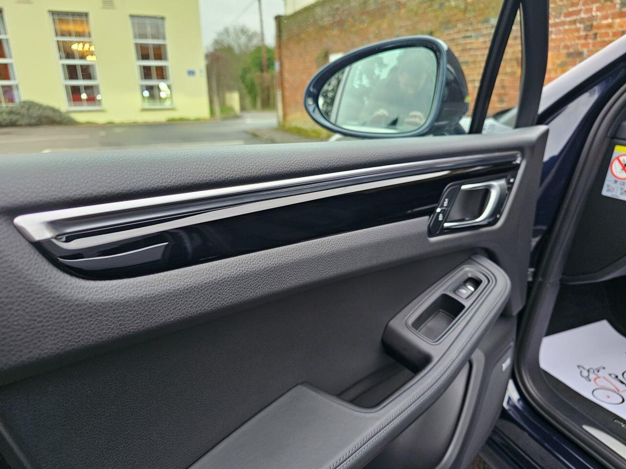 Porsche Macan view 36