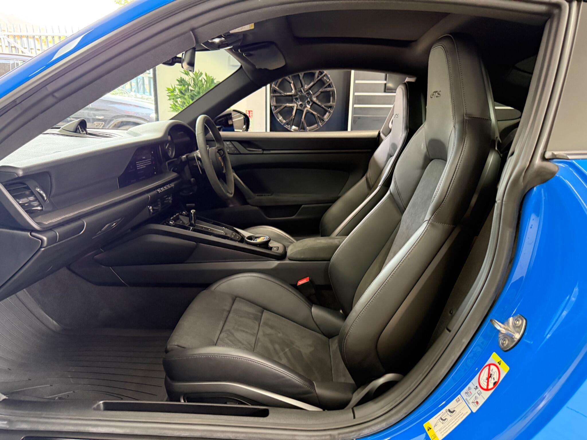 Porsche 911 view 69