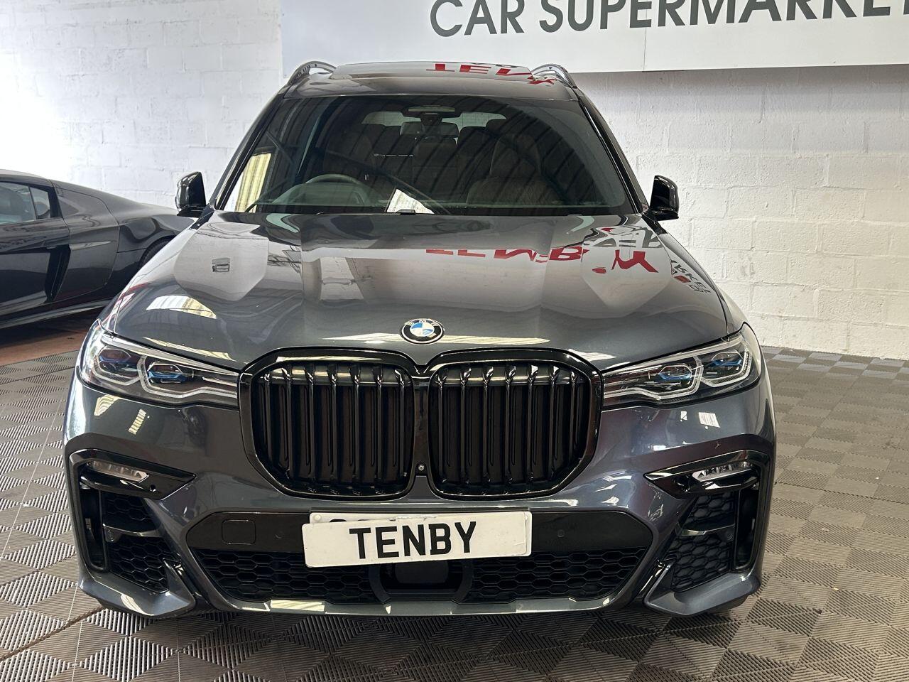 BMW X7 view 3