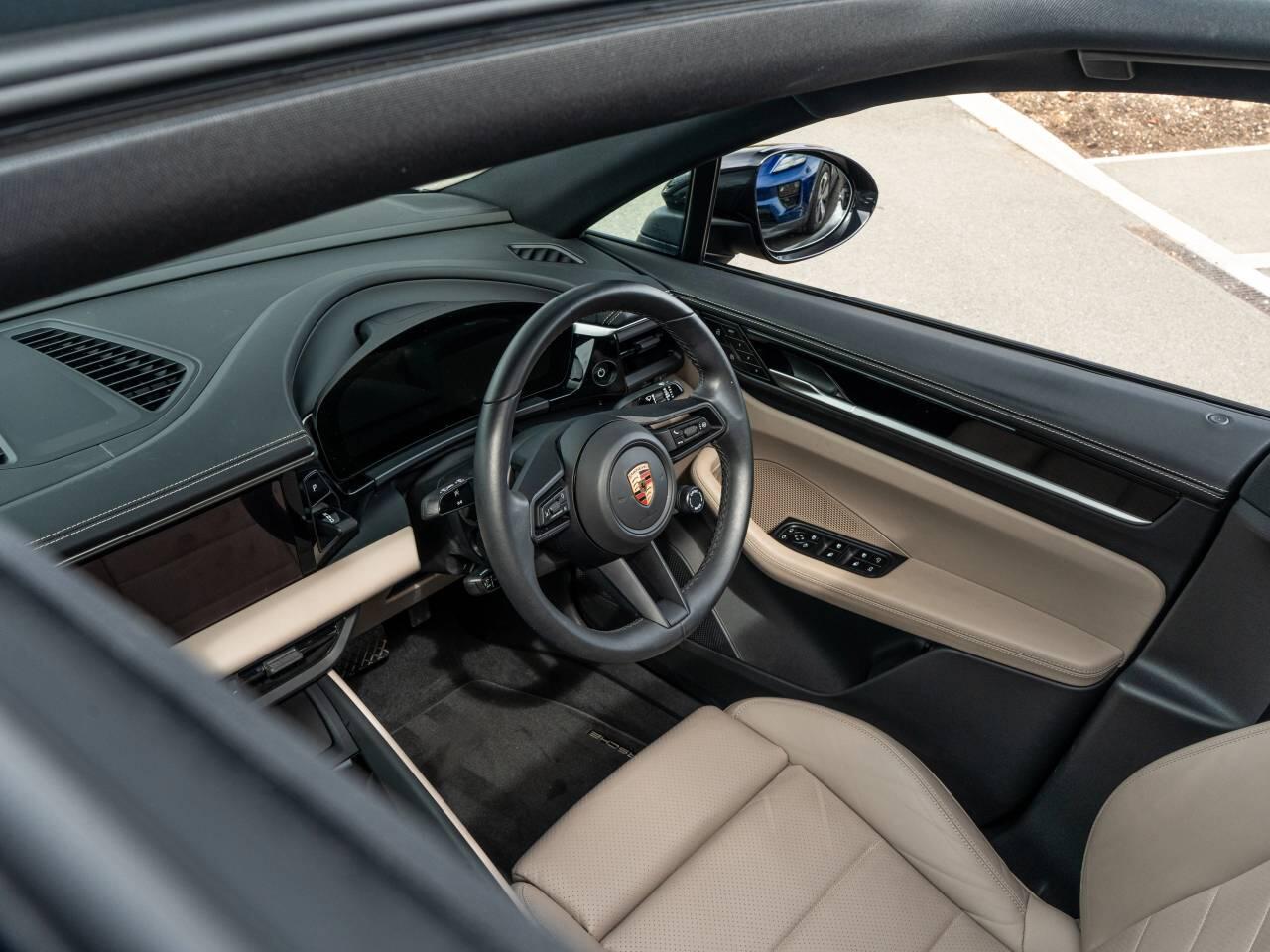 Porsche Macan view 45