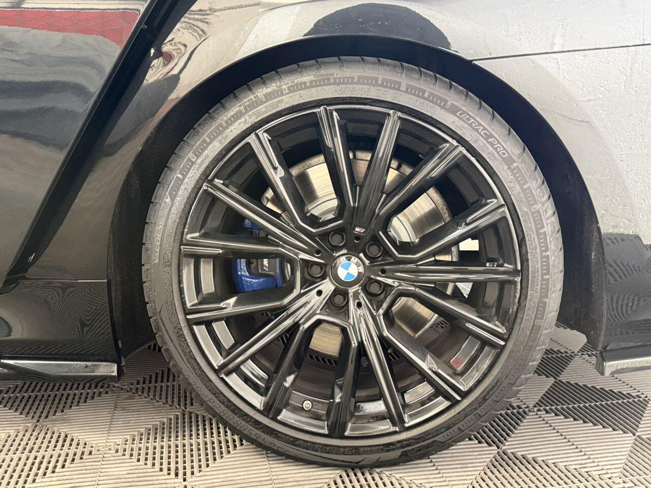 BMW 7 Series view 21
