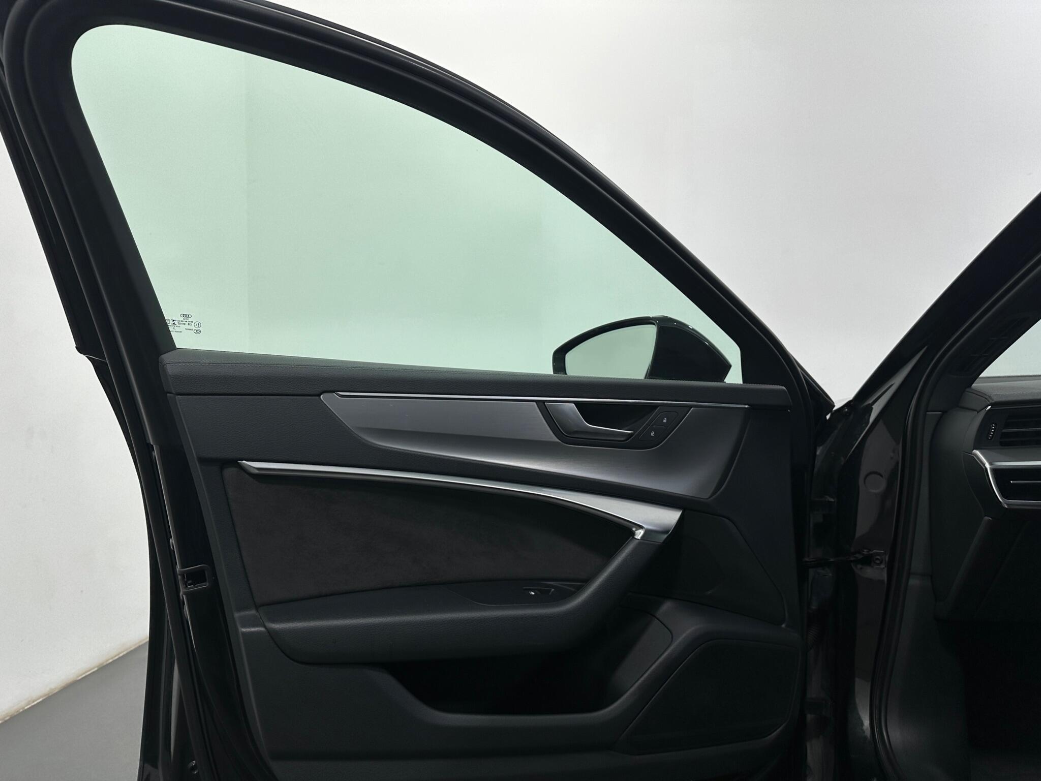 Audi A6 Avant view 38