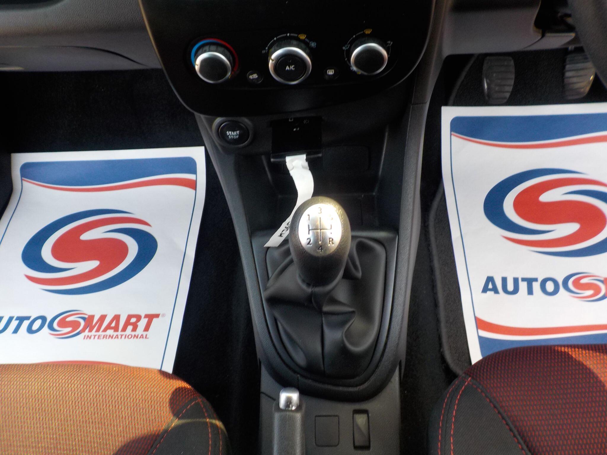 Renault Clio 0.9 TCe Play Euro 6 (s/s) 5dr