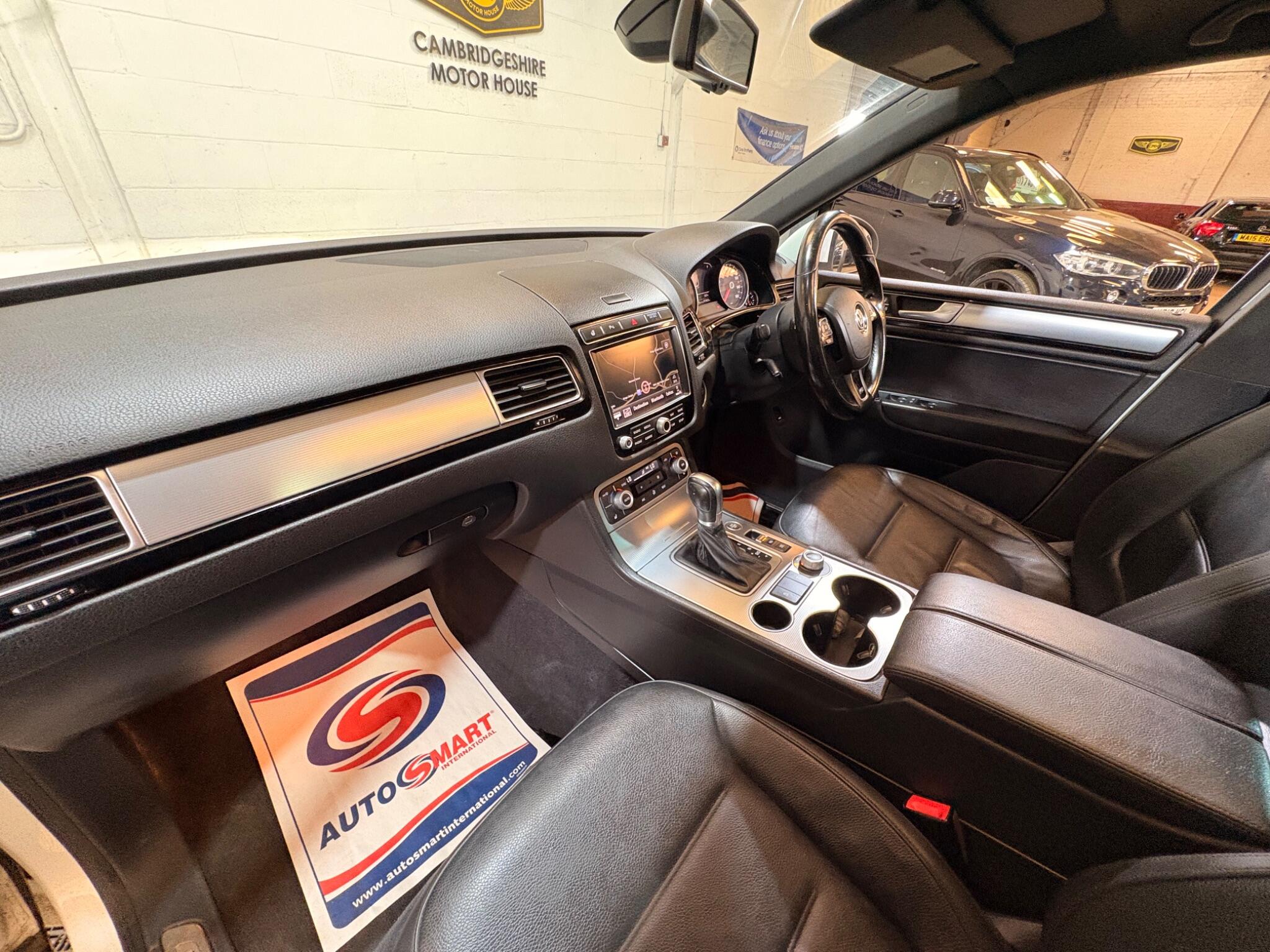 Volkswagen Touareg view 65