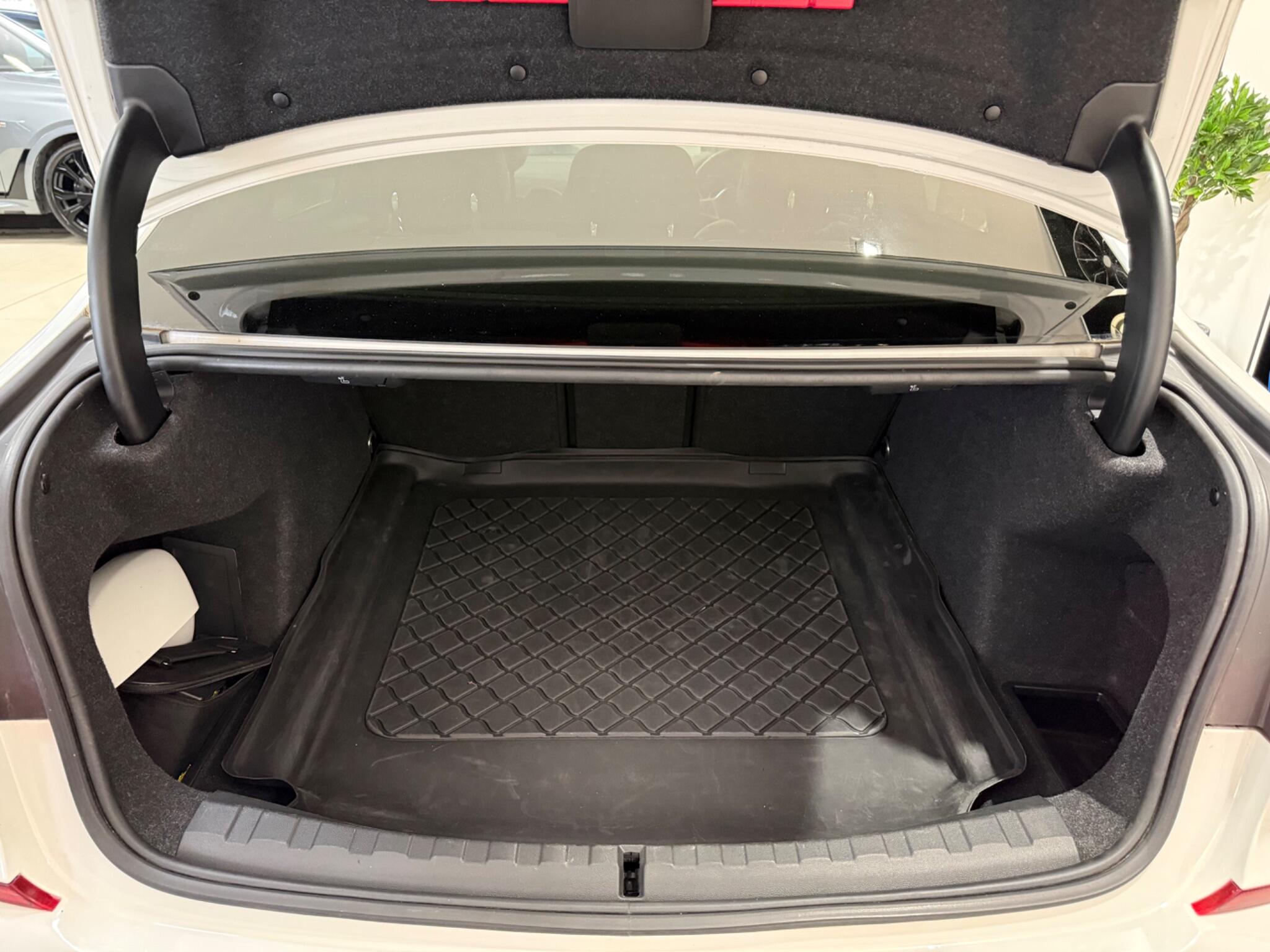 BMW 3 Series view 27