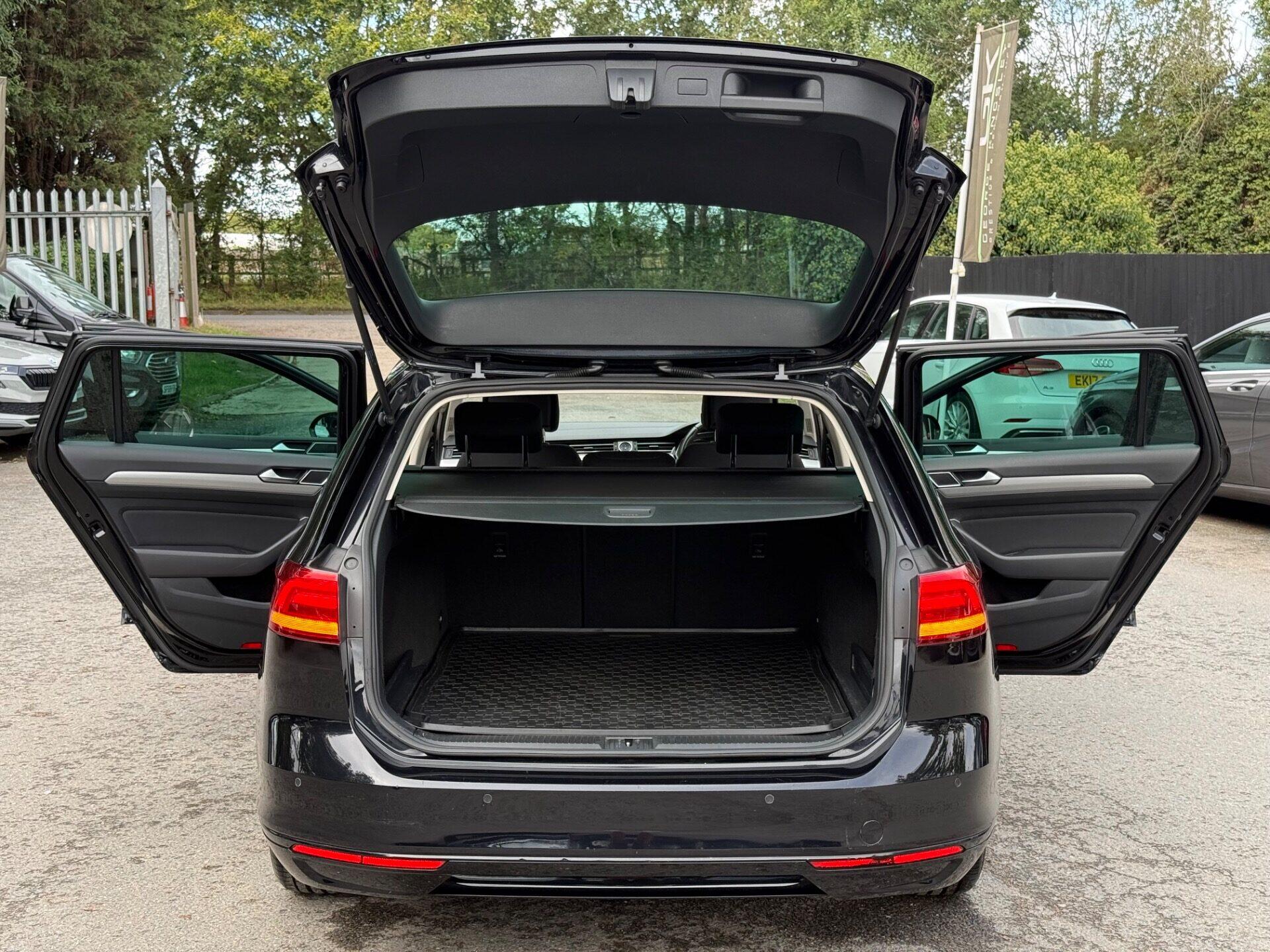 Volkswagen Passat view 21