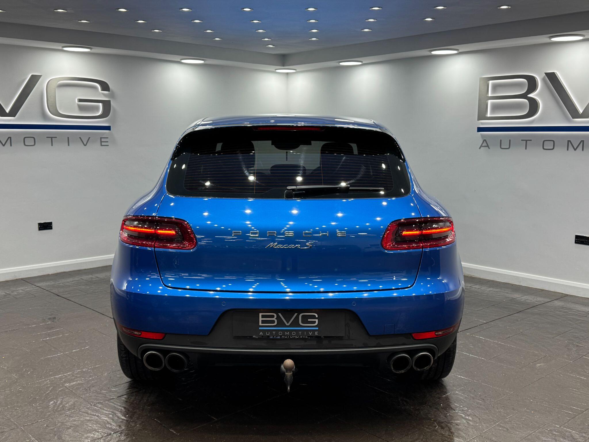 Porsche Macan view 18