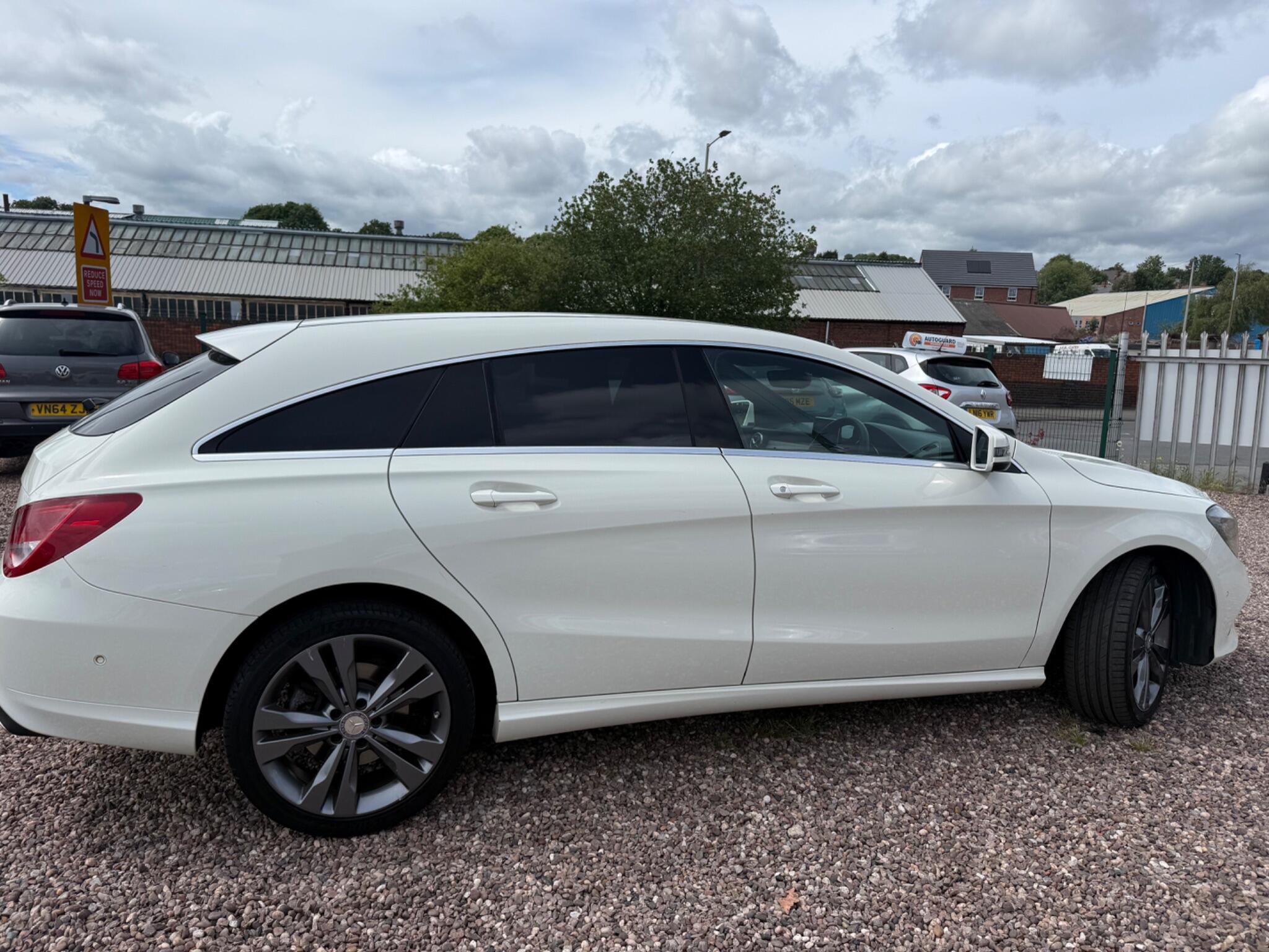 Mercedes-Benz Cla view 10