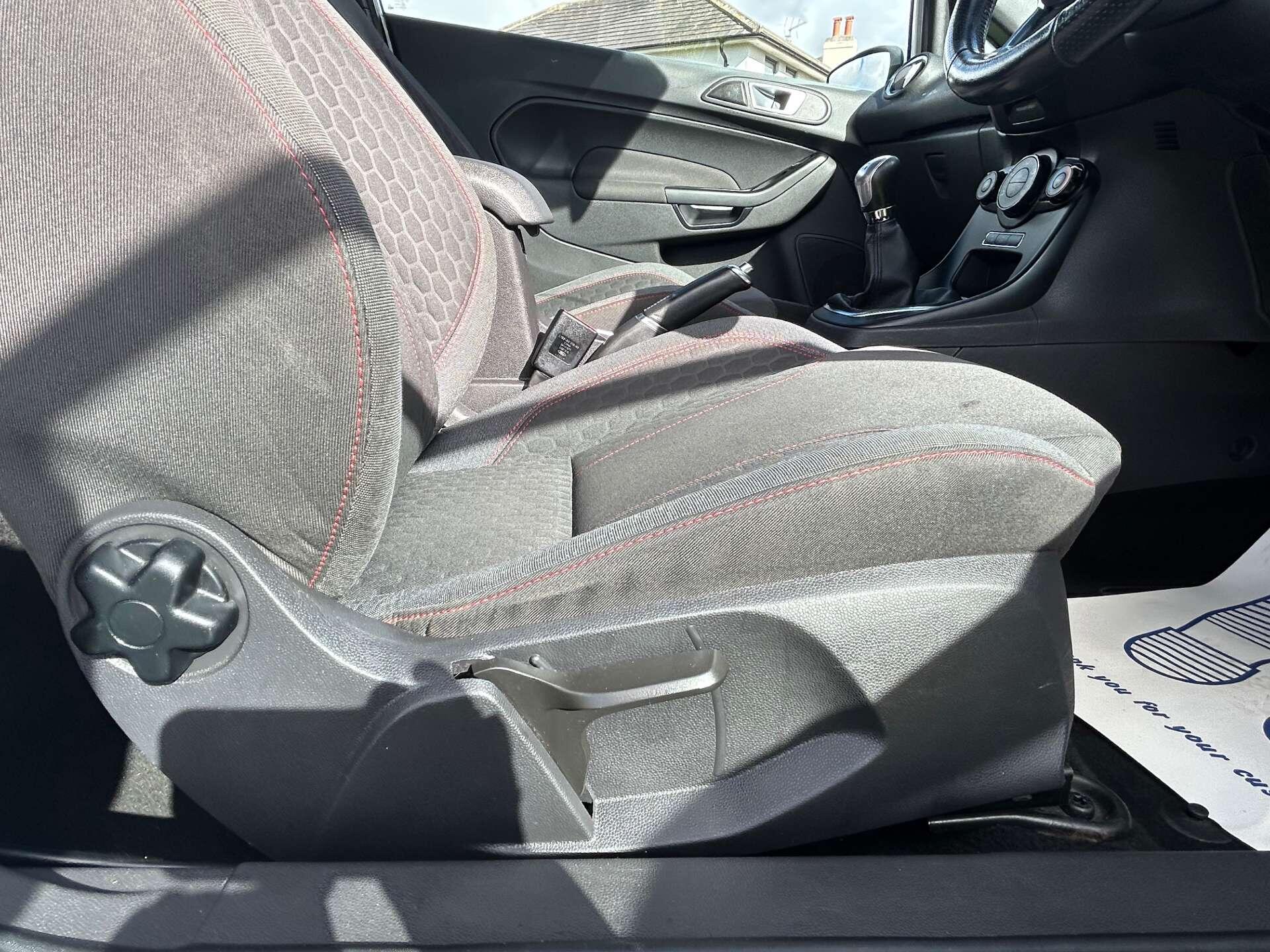 Ford Fiesta view 33