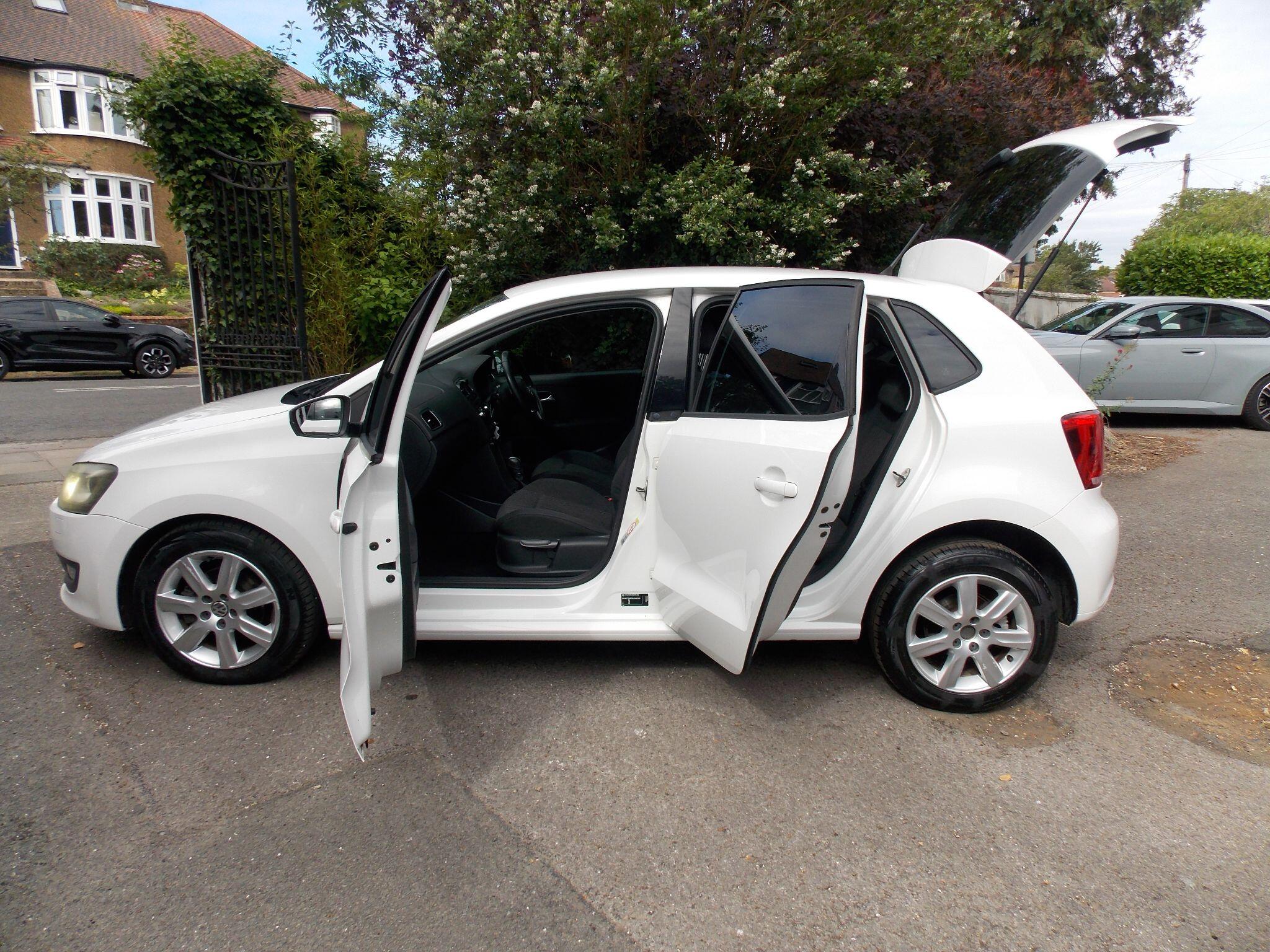 Volkswagen Polo view 6