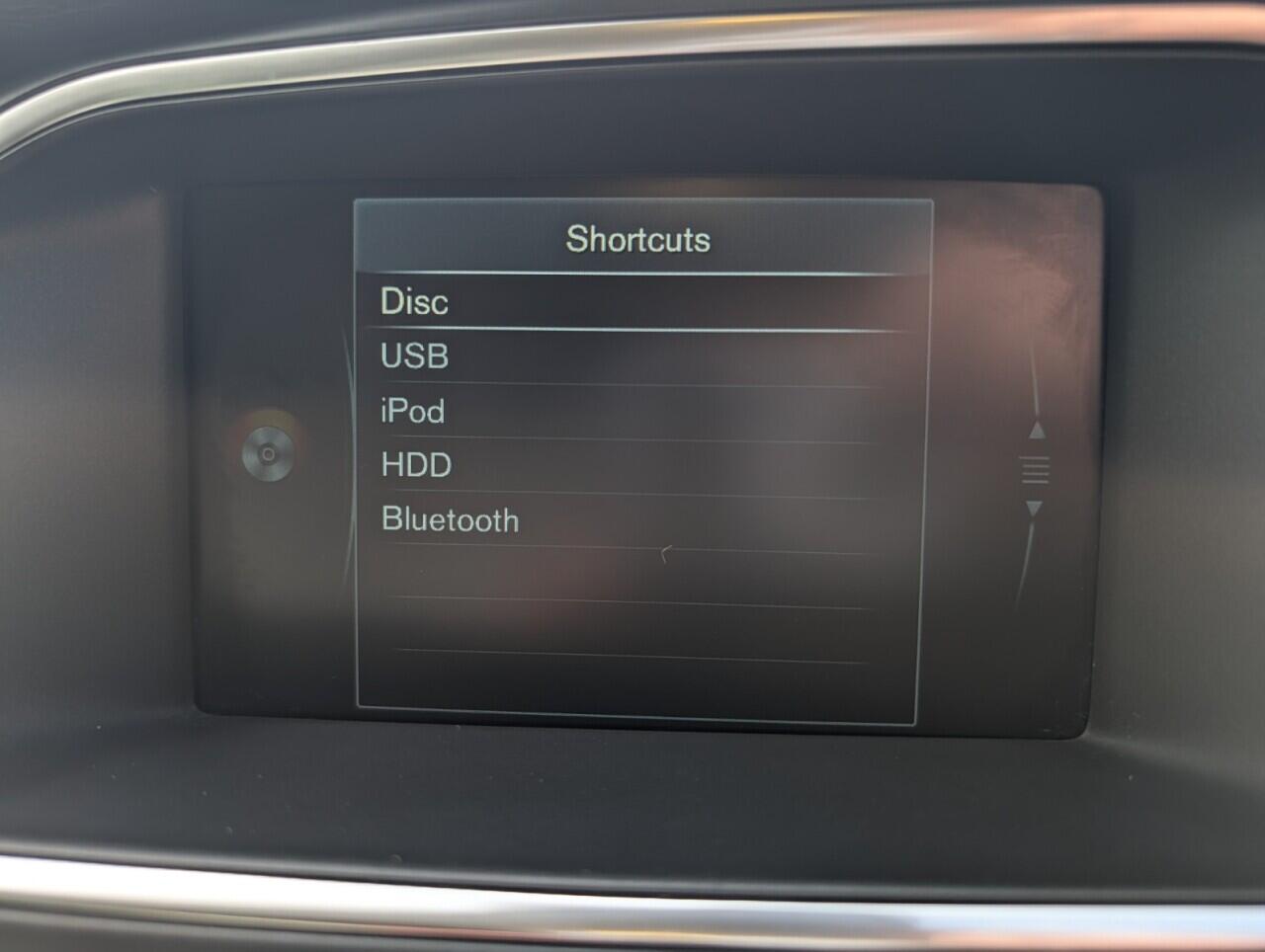 Volvo V40 Cross Country view 36