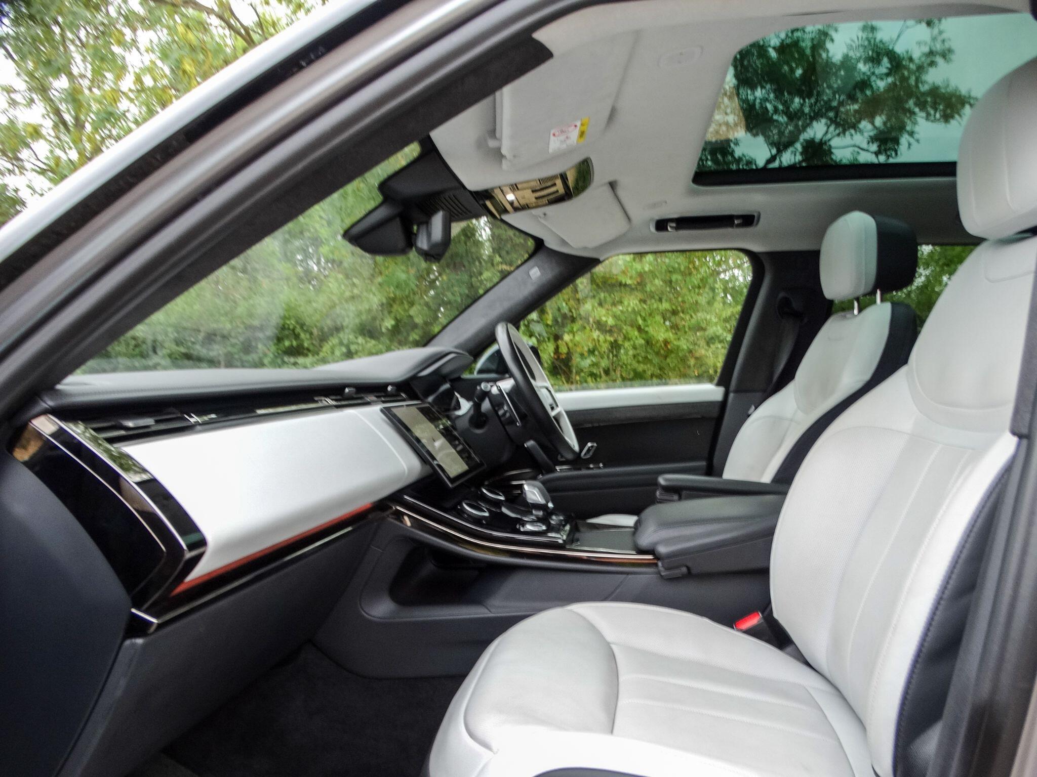 Land Rover Range Rover Sport view 3
