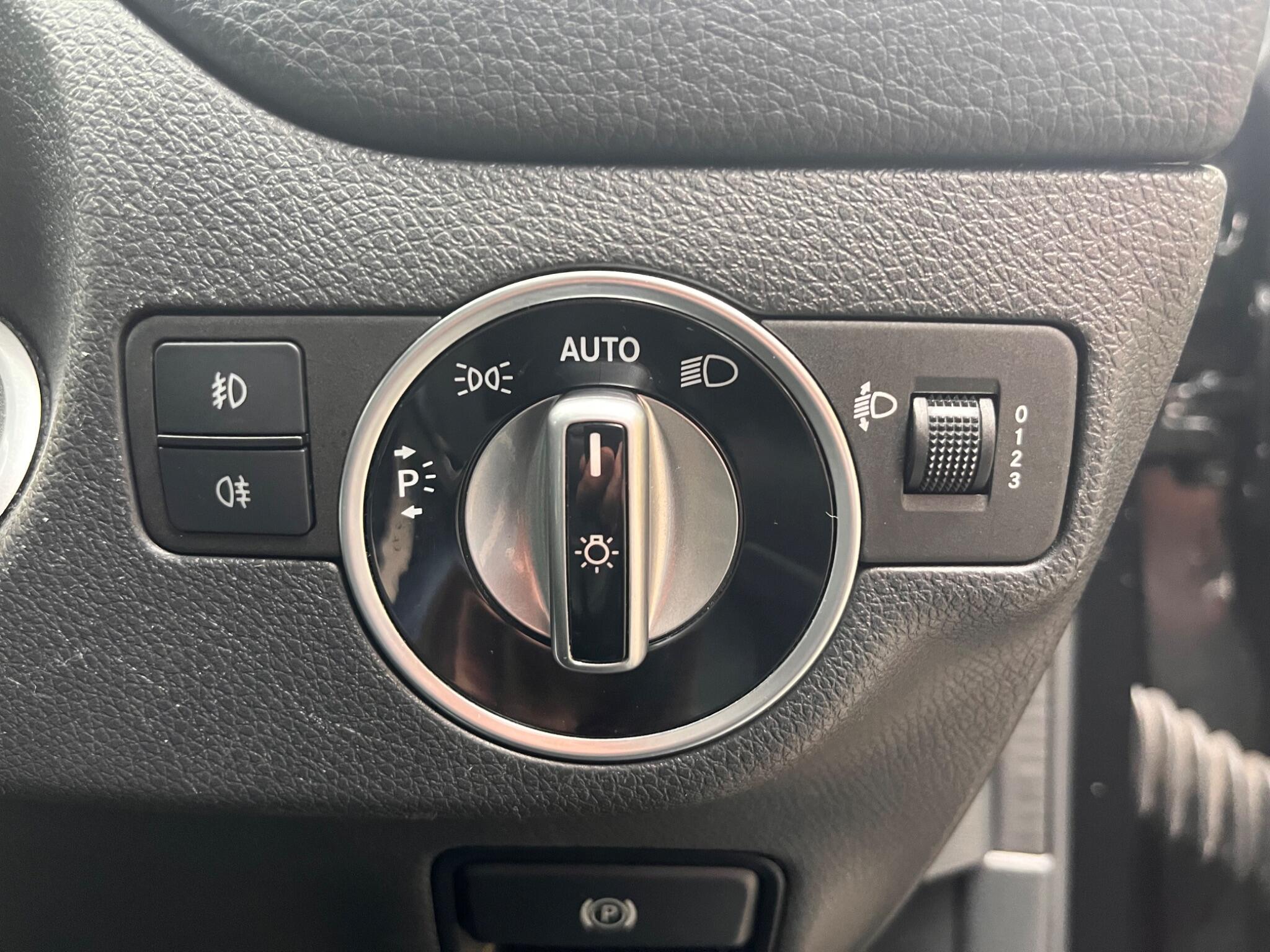 Mercedes-Benz Gla view 33