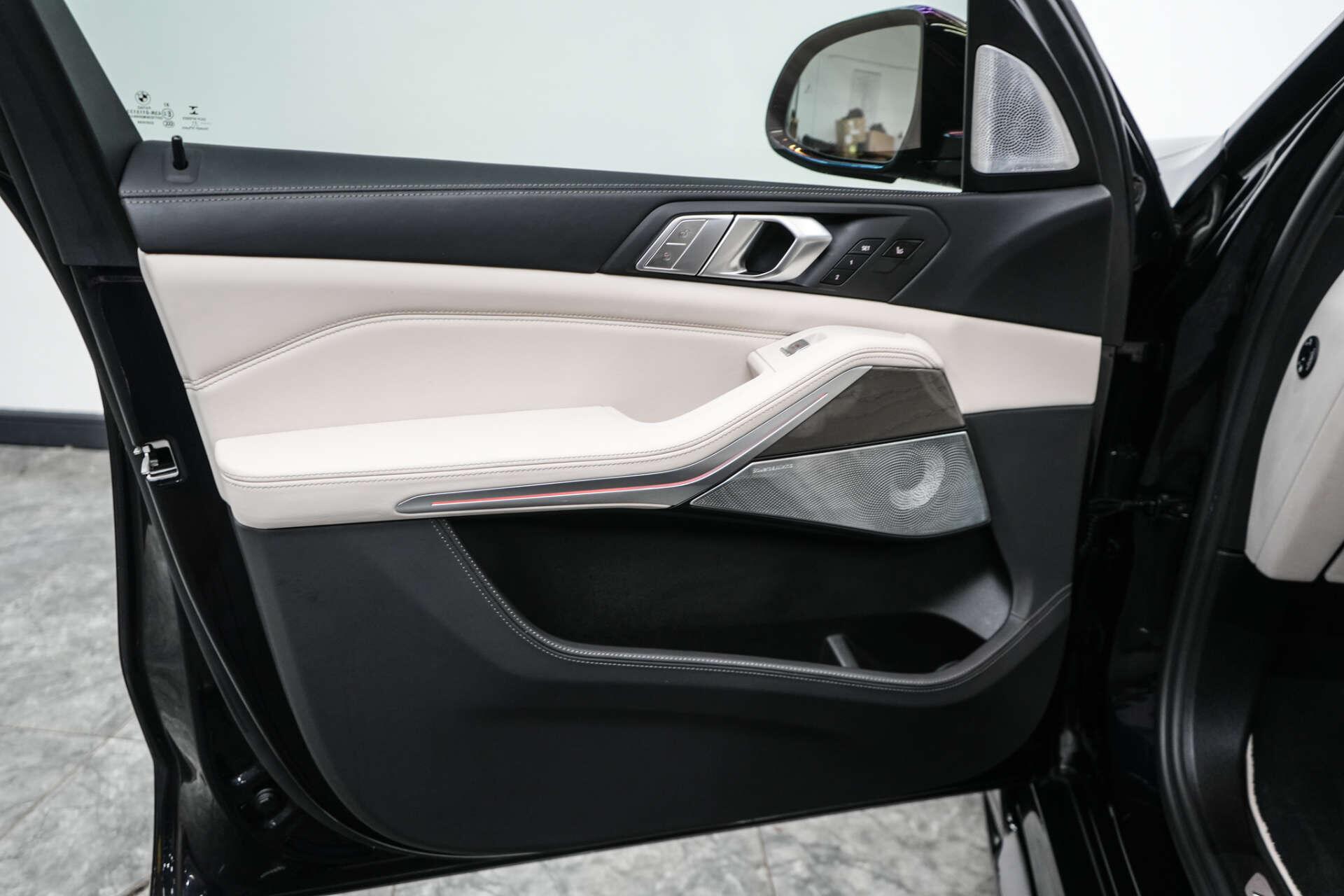 BMW X7 view 18