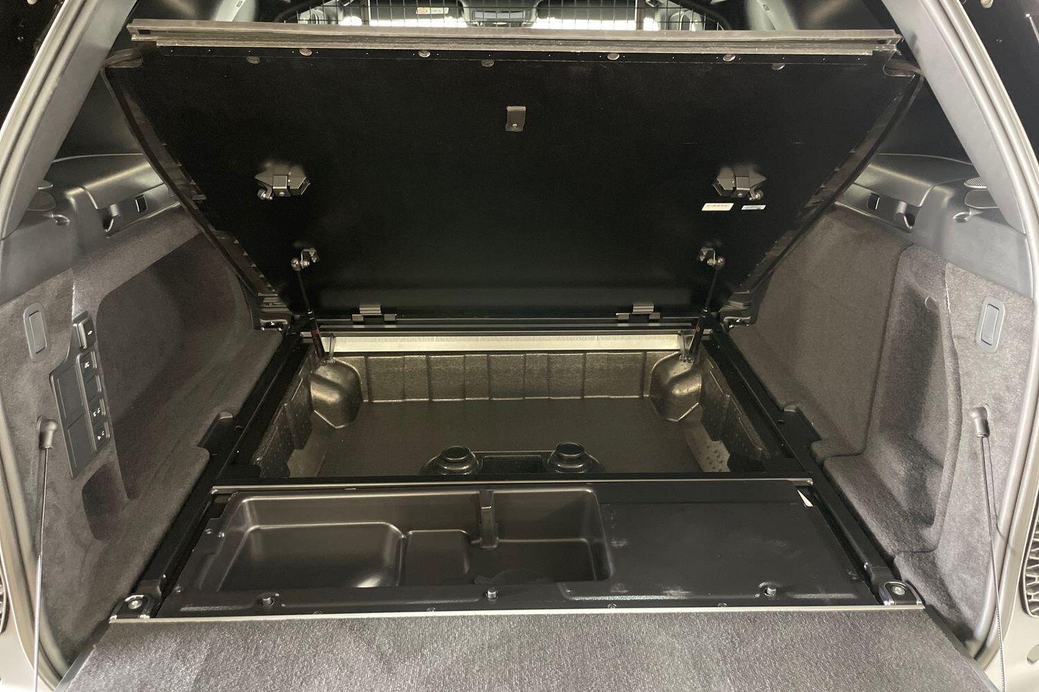 Land Rover Discovery view 15