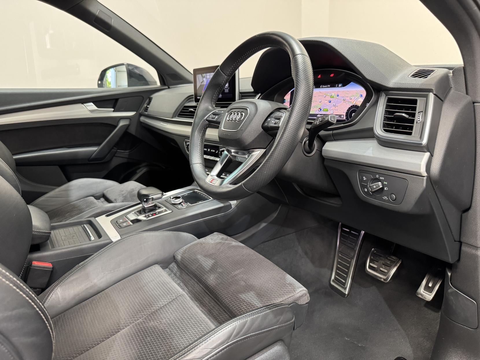 Audi Q5 view 20