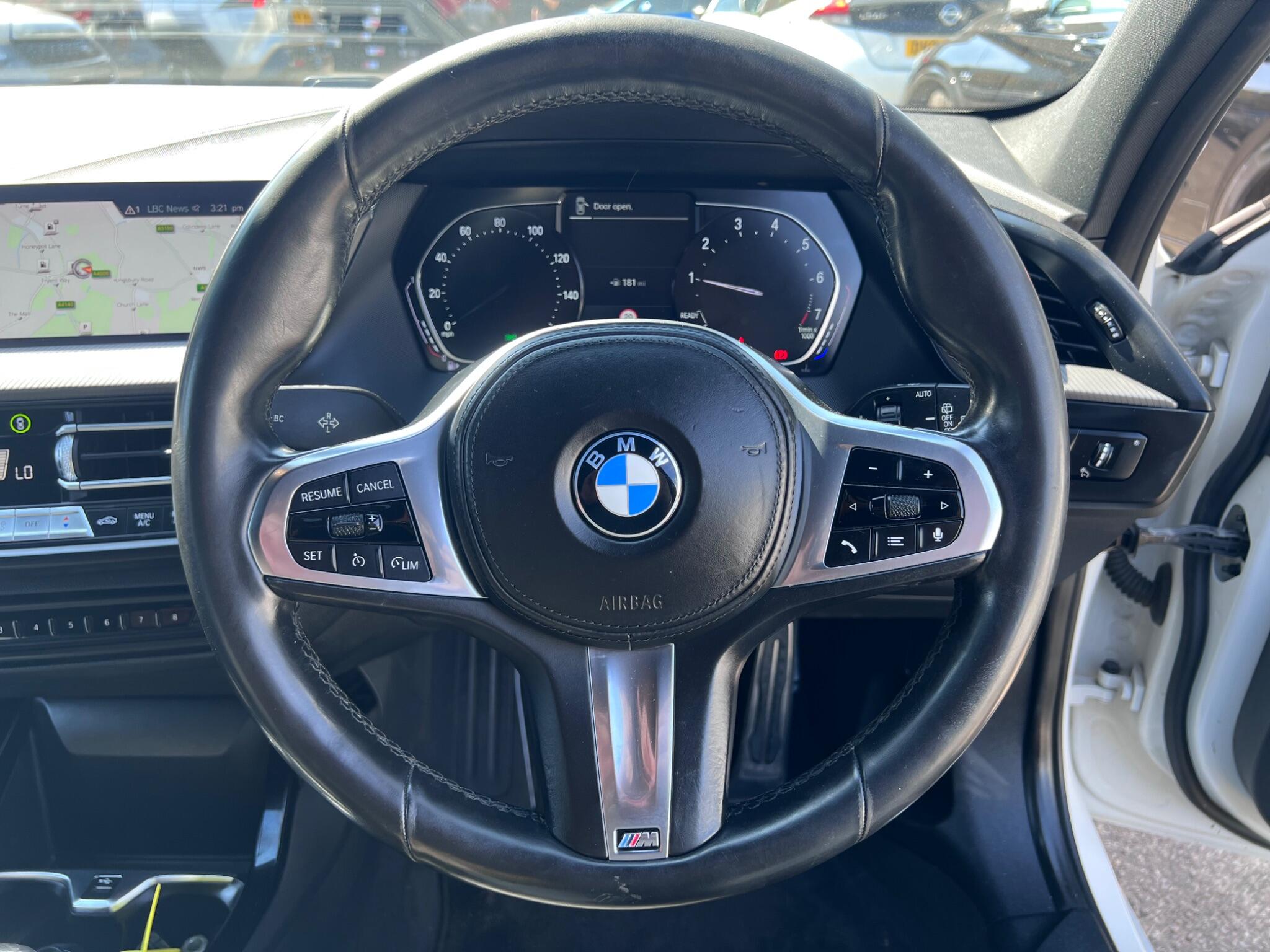 BMW 1 Series view 24