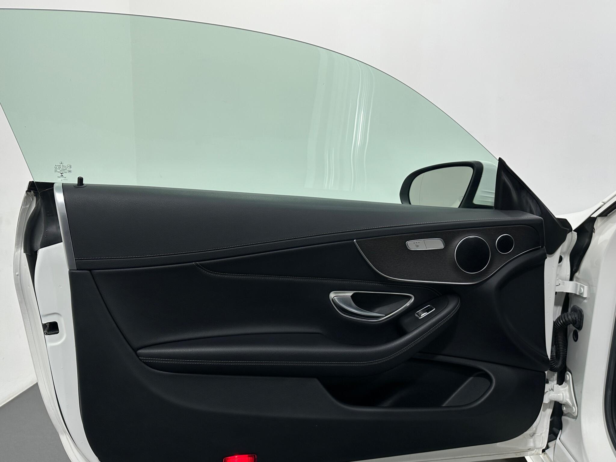 Mercedes-Benz C-Class view 39