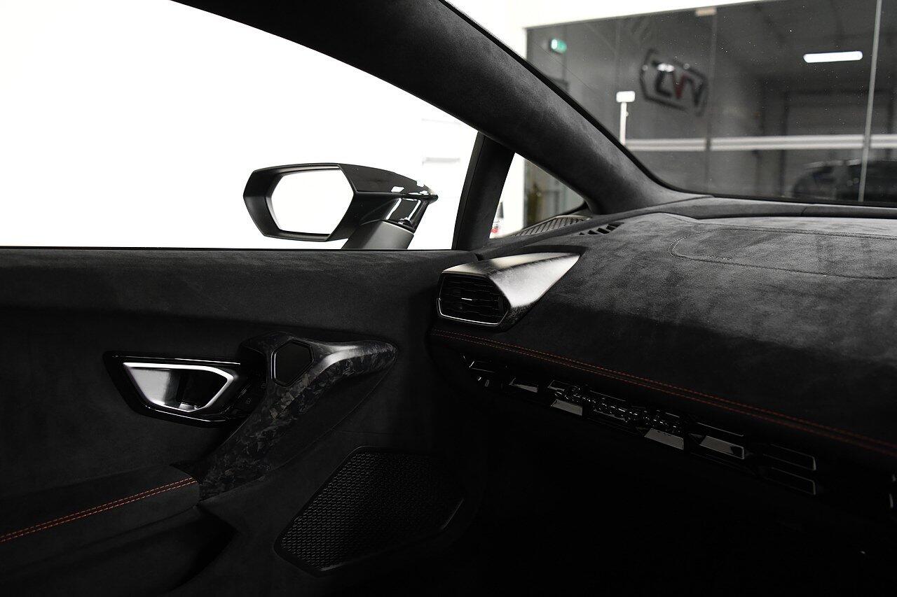 Lamborghini Huracan view 15
