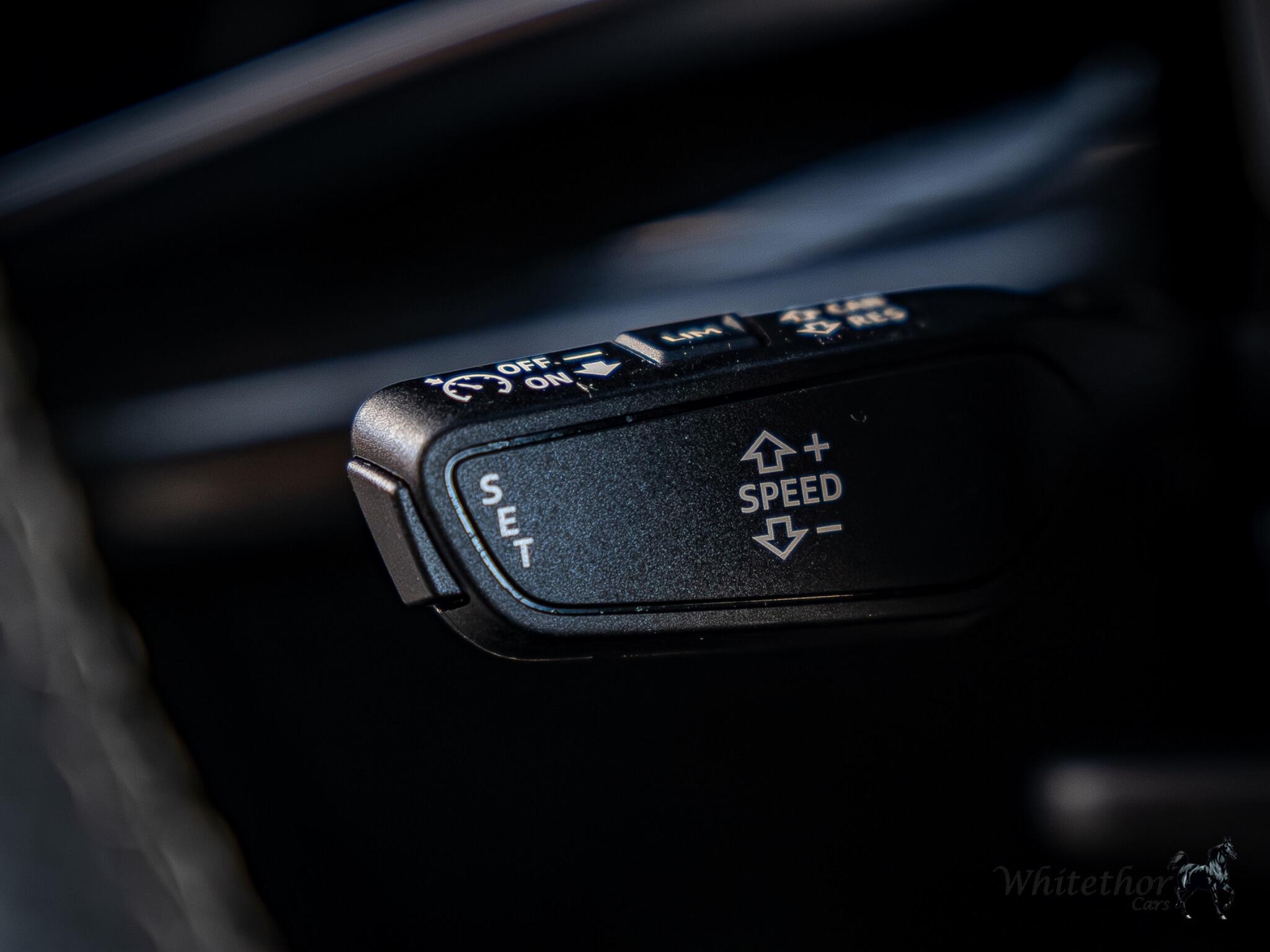 Audi RS Q8 view 25