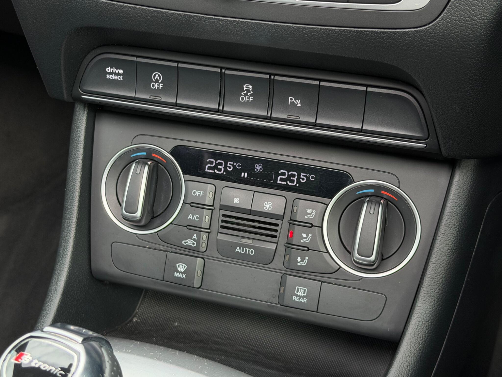Audi Q3 view 39