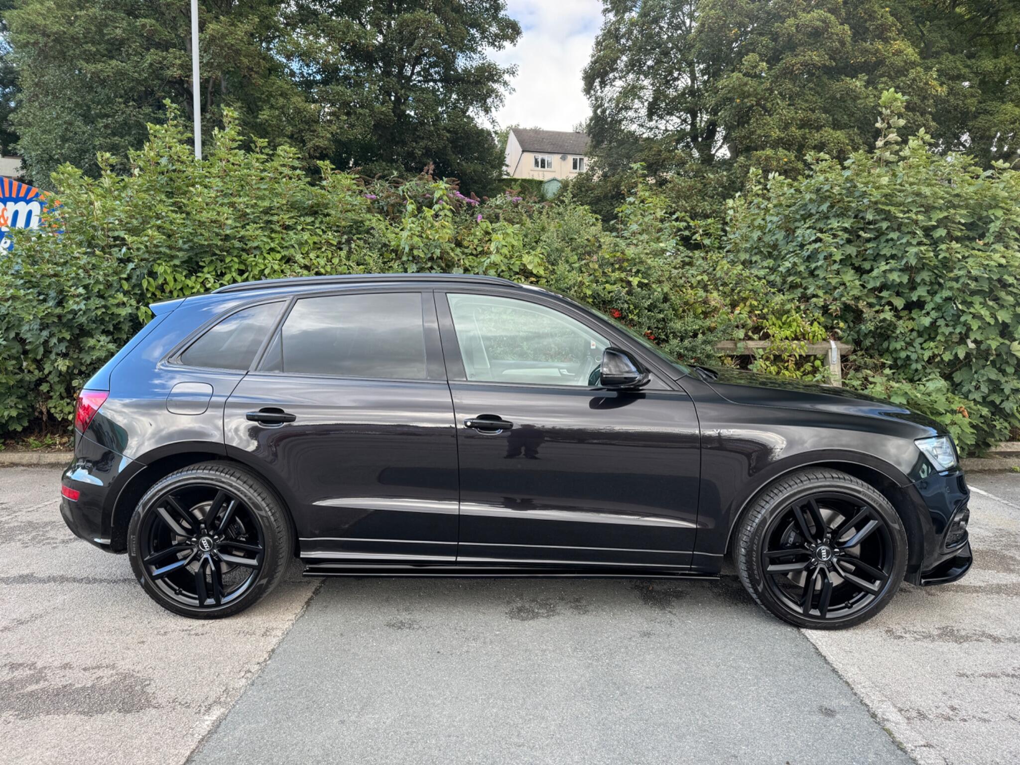 Audi SQ5 view 4