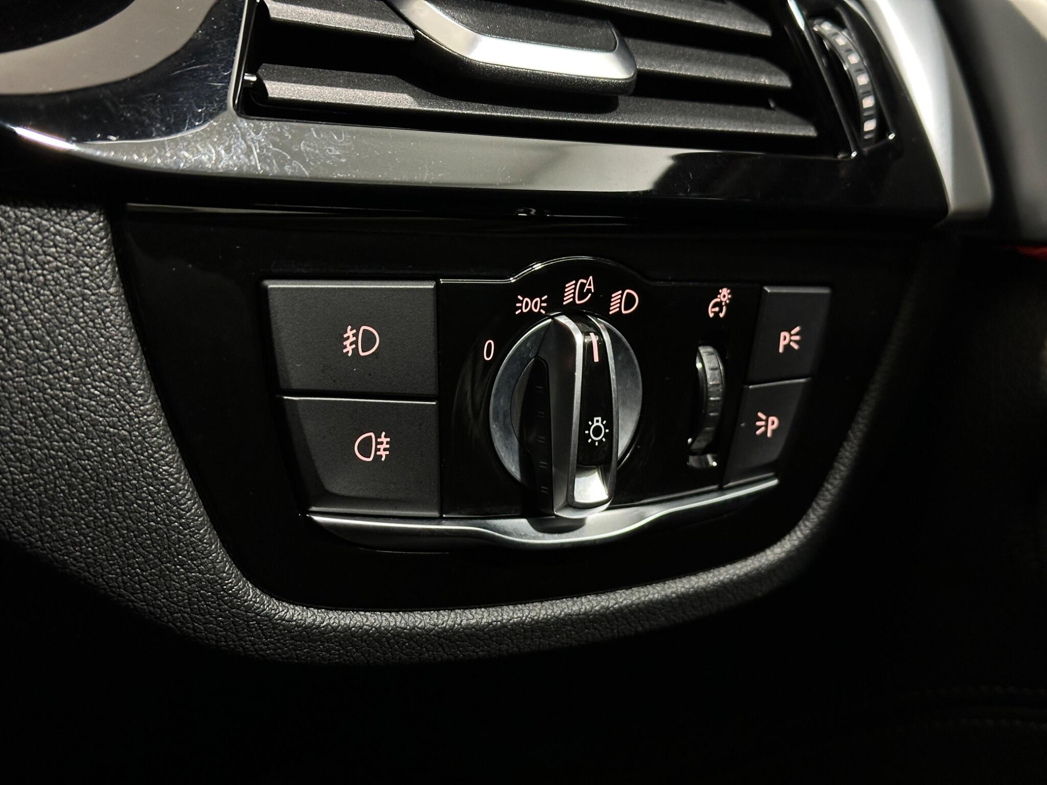 BMW 5 Series view 18