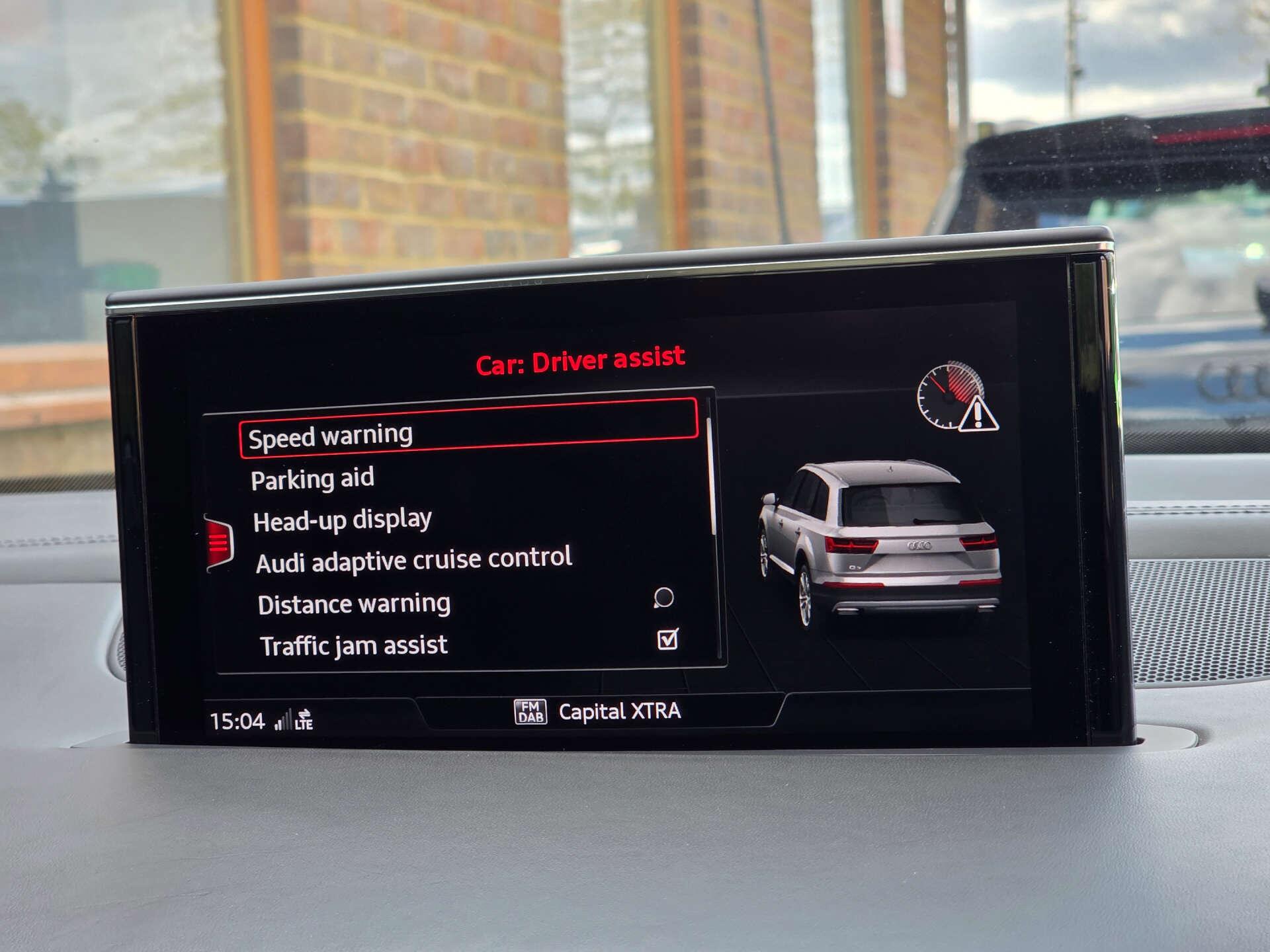 Audi SQ7 view 32