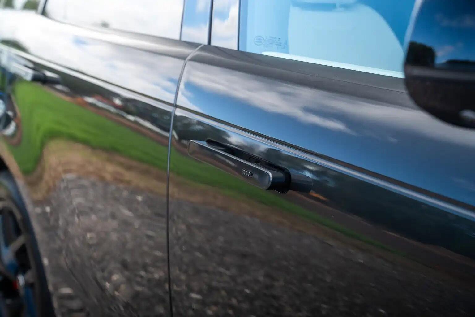 Land Rover Range Rover Sport view 11