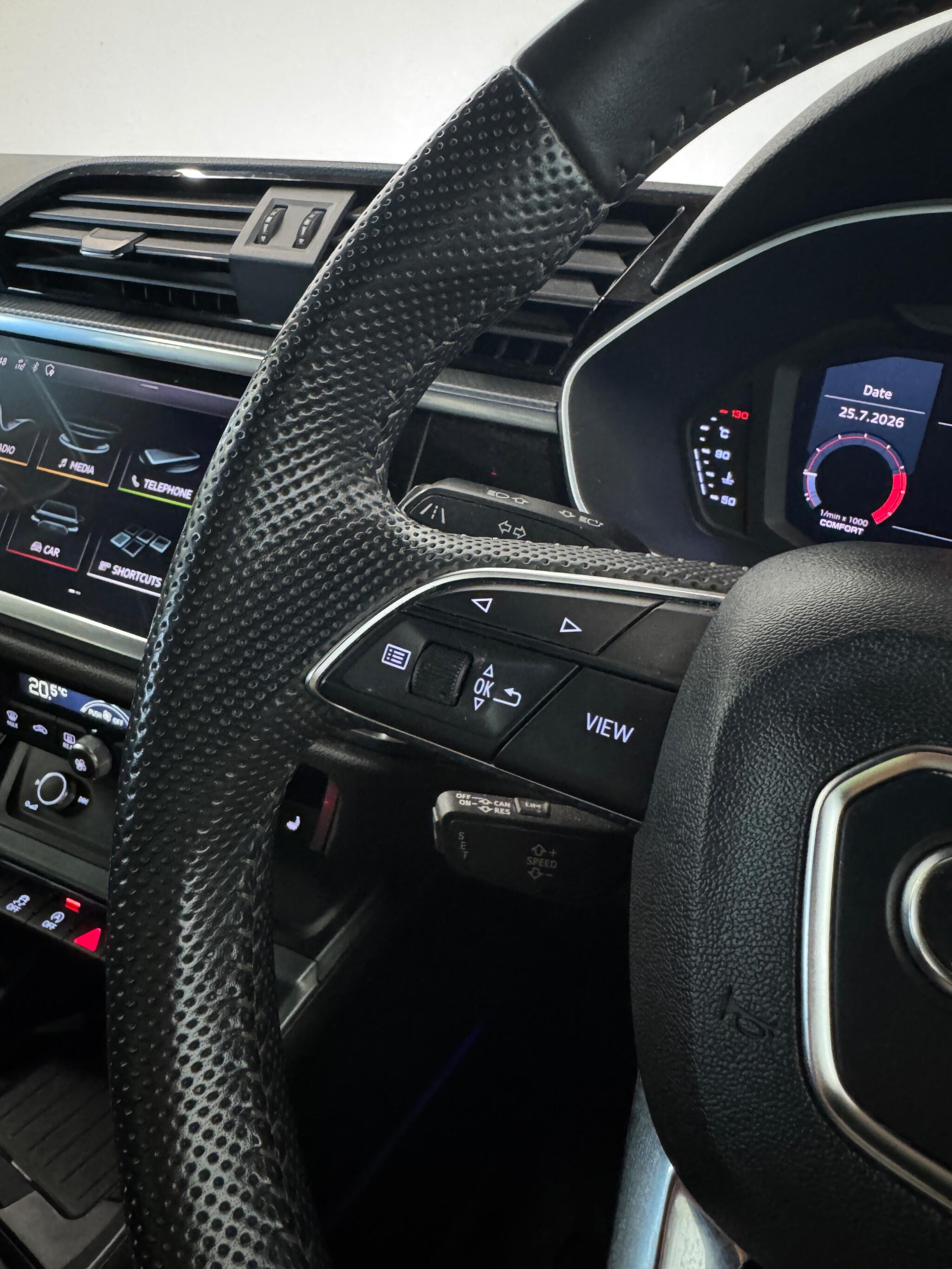 Audi Q3 view 26
