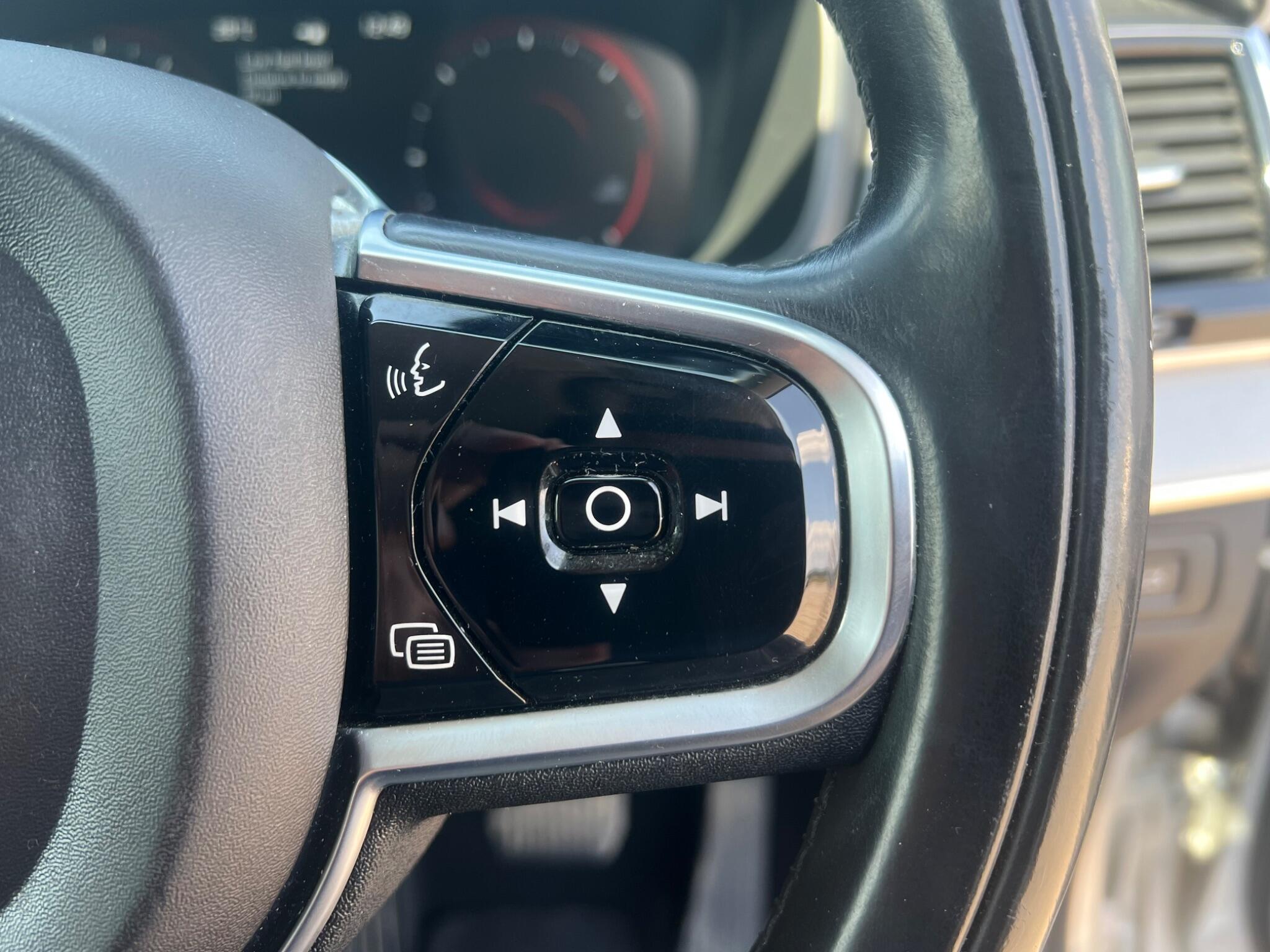 Volvo XC90 view 43